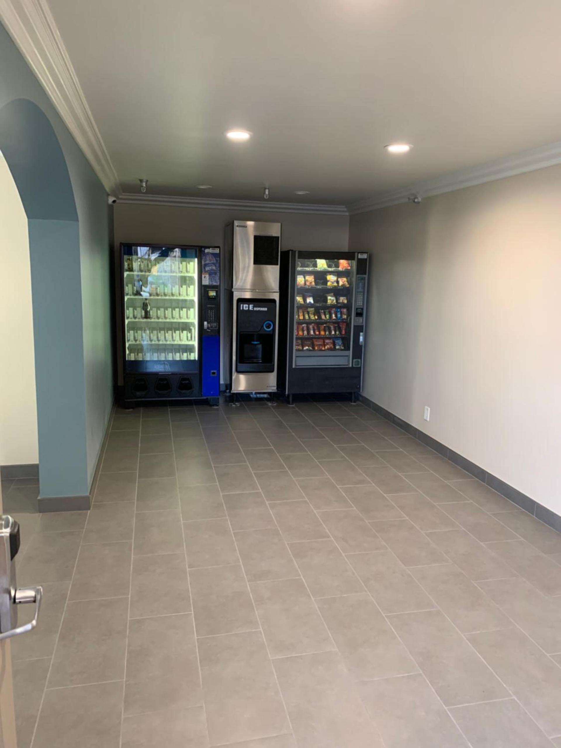 Industry Inn & Suites photo 10