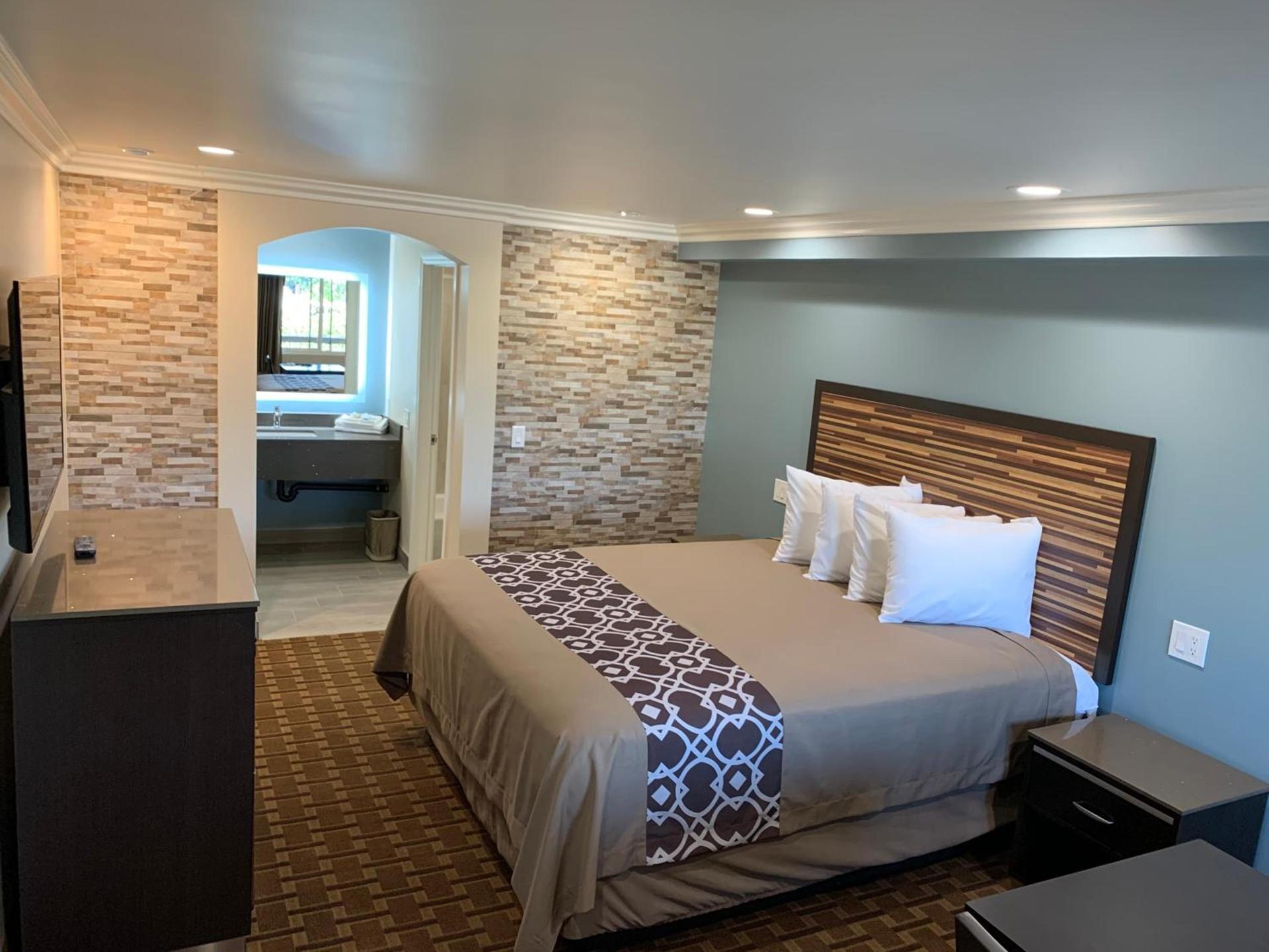 Industry Inn & Suites photo 11