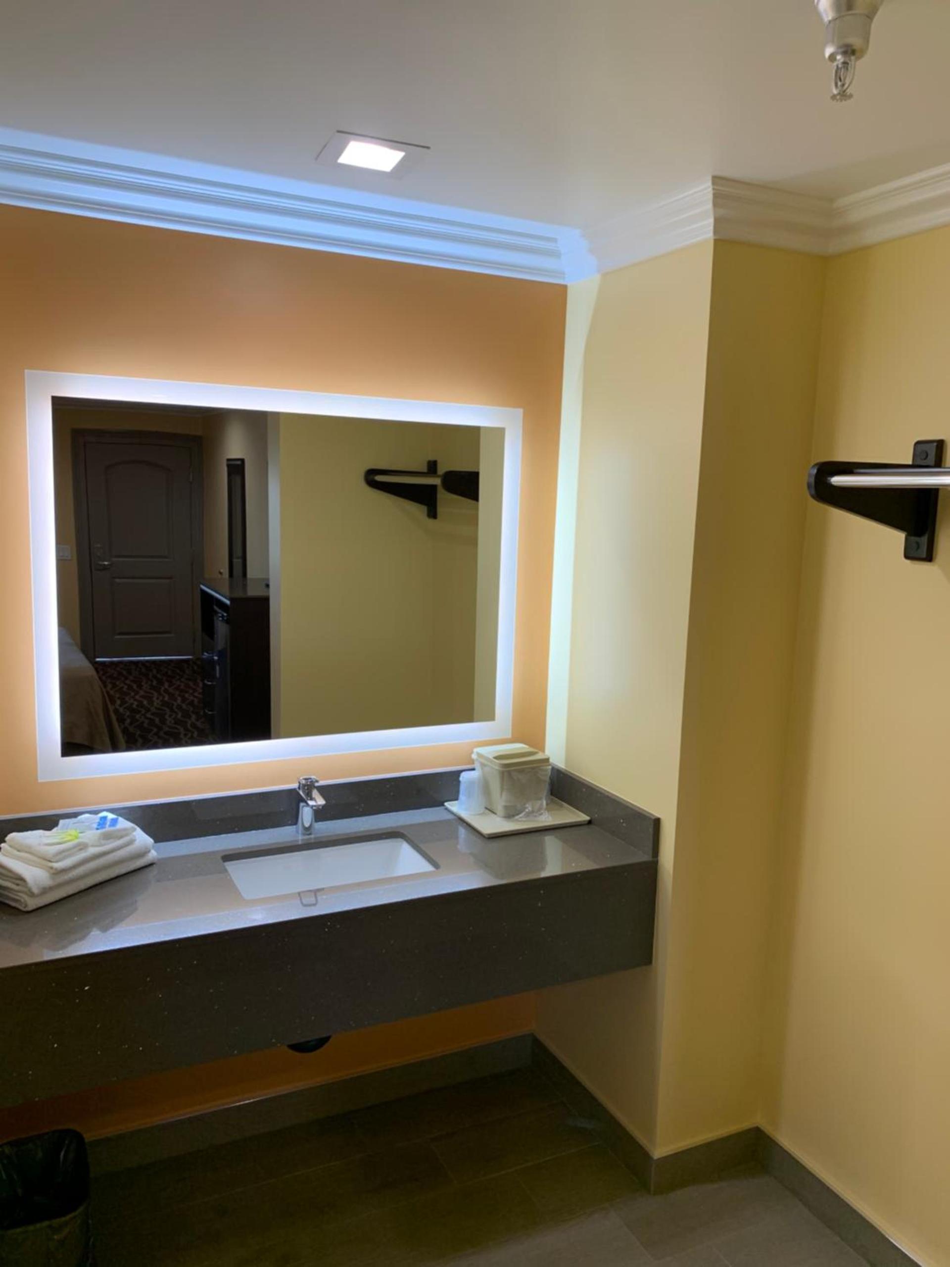 Industry Inn & Suites photo 13