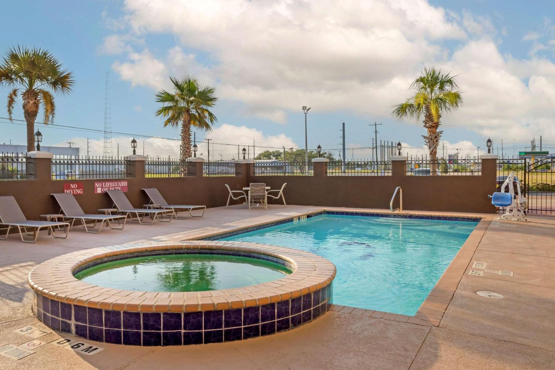 Best Western Texas City photo 27