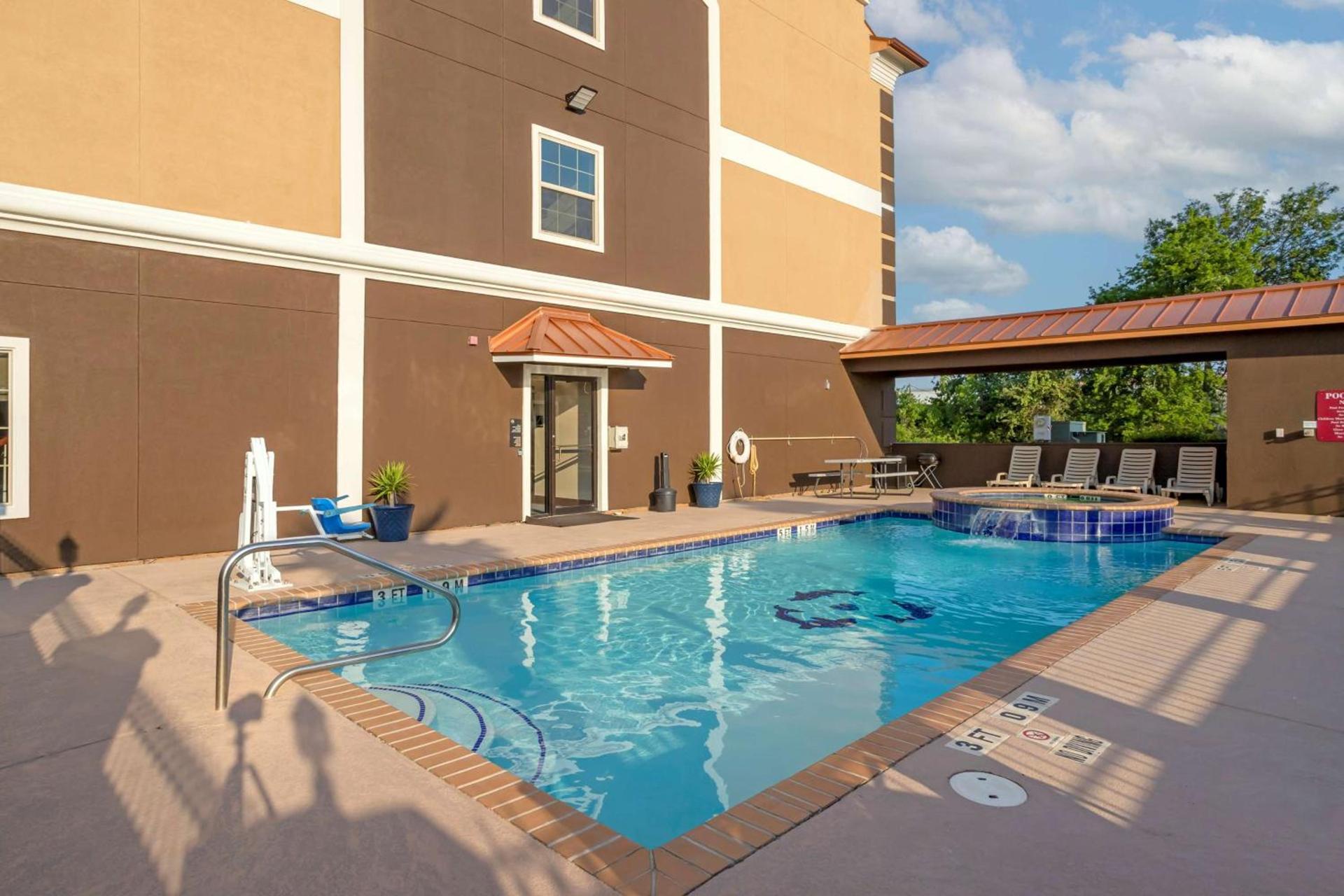 Best Western Texas City photo 2
