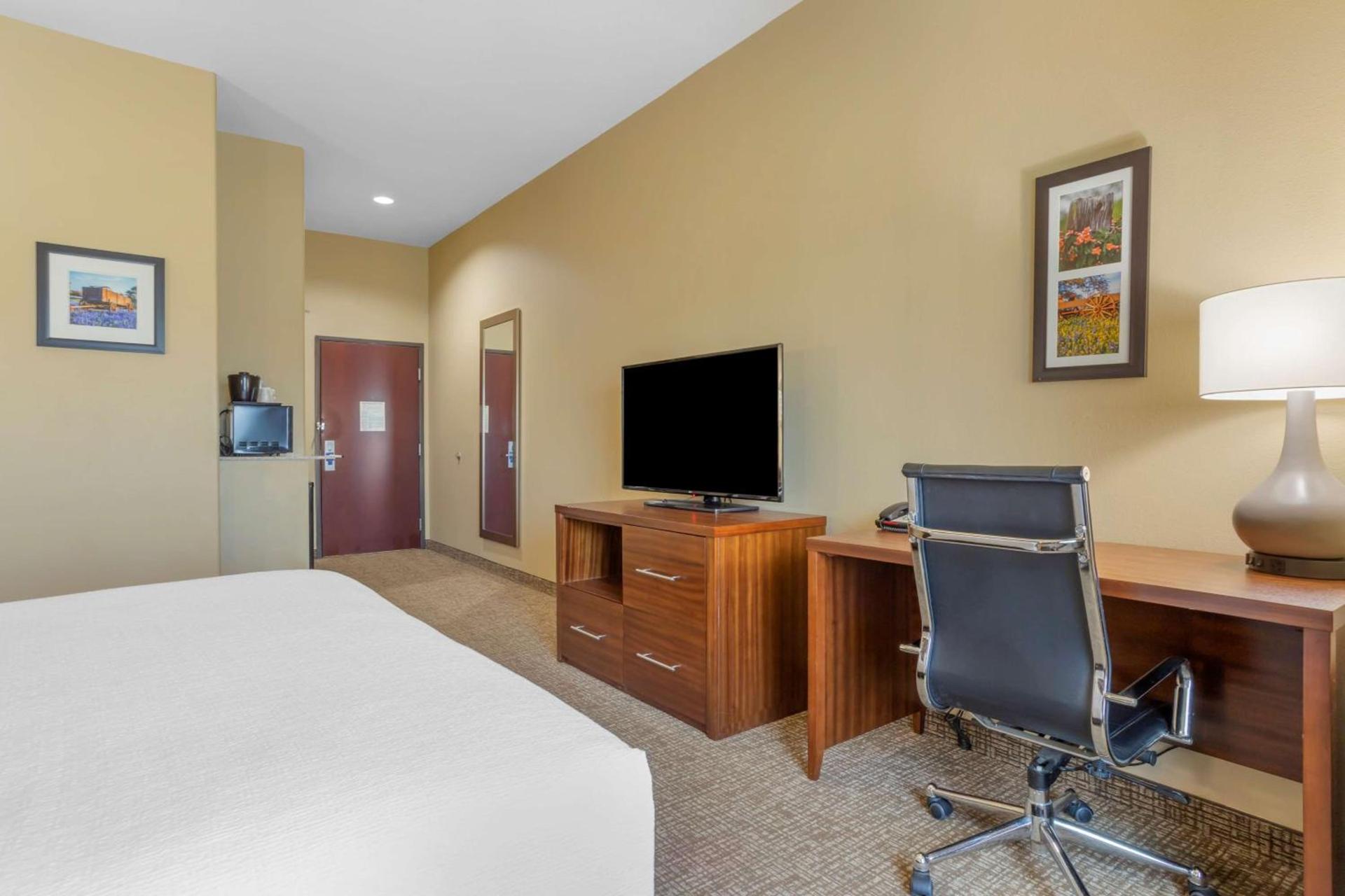 Best Western Texas City photo 21