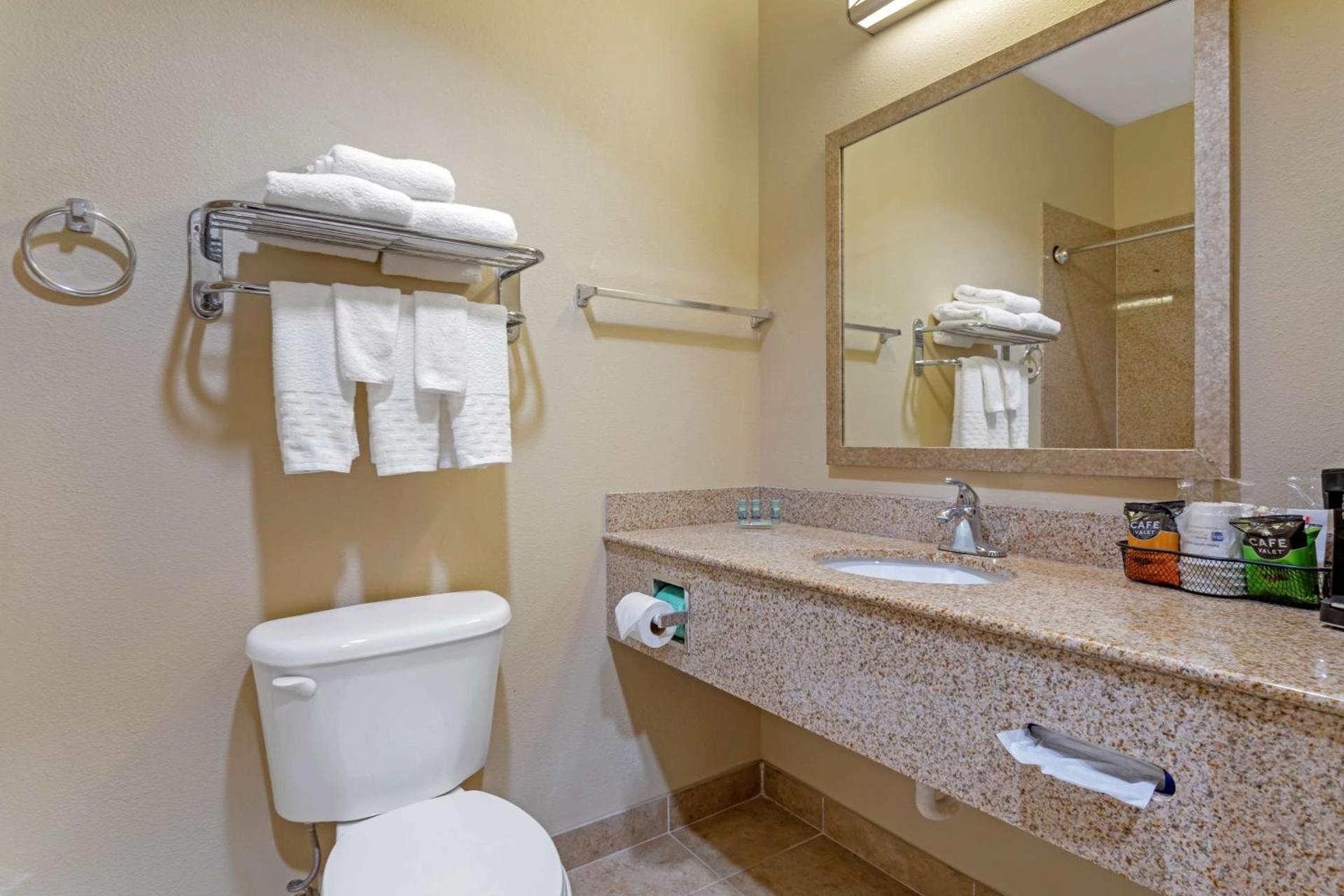 Best Western Texas City photo 18