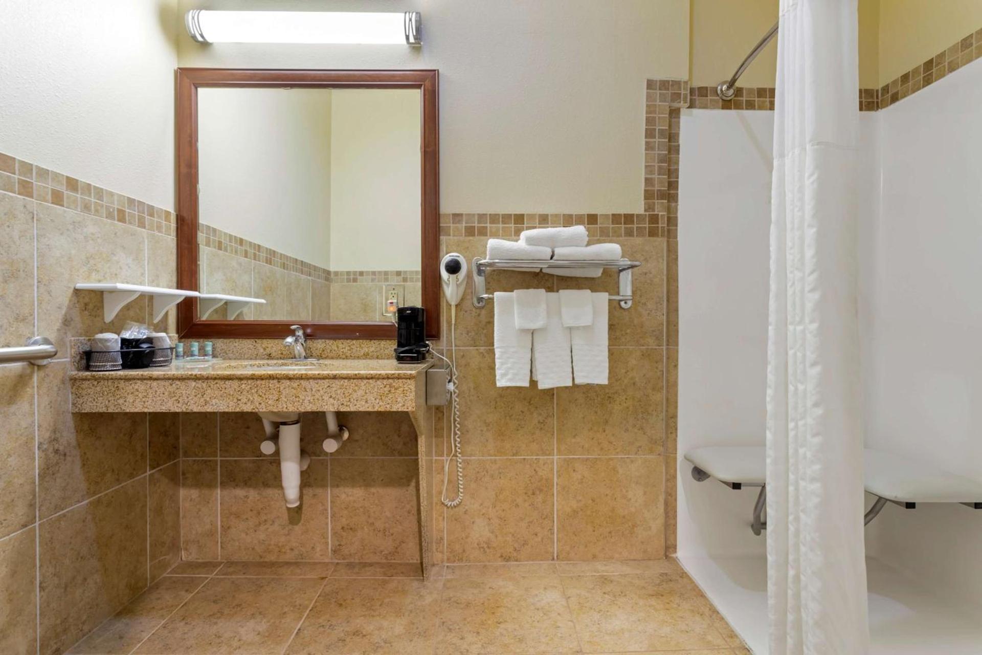 Best Western Texas City photo 26