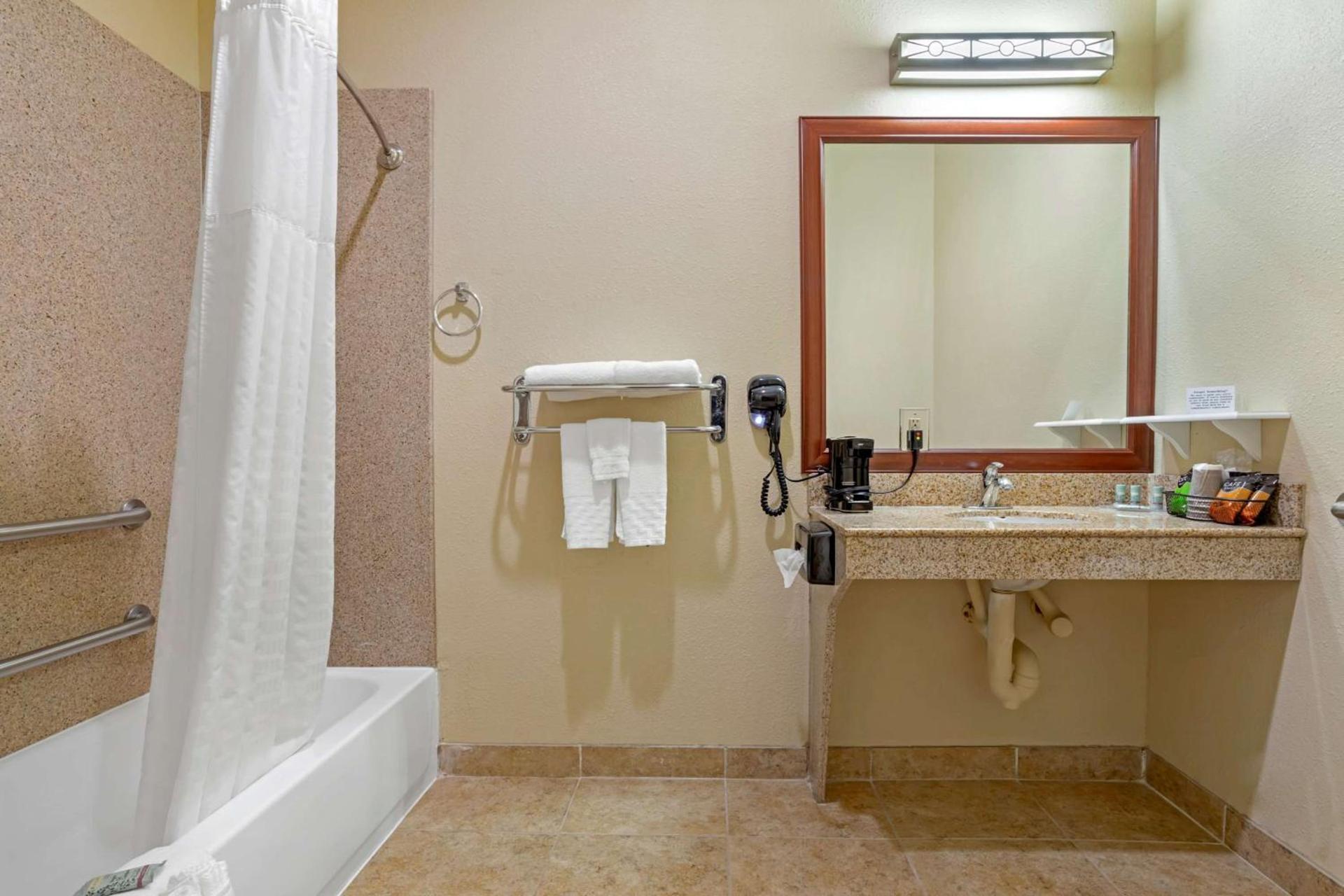 Best Western Texas City photo 22