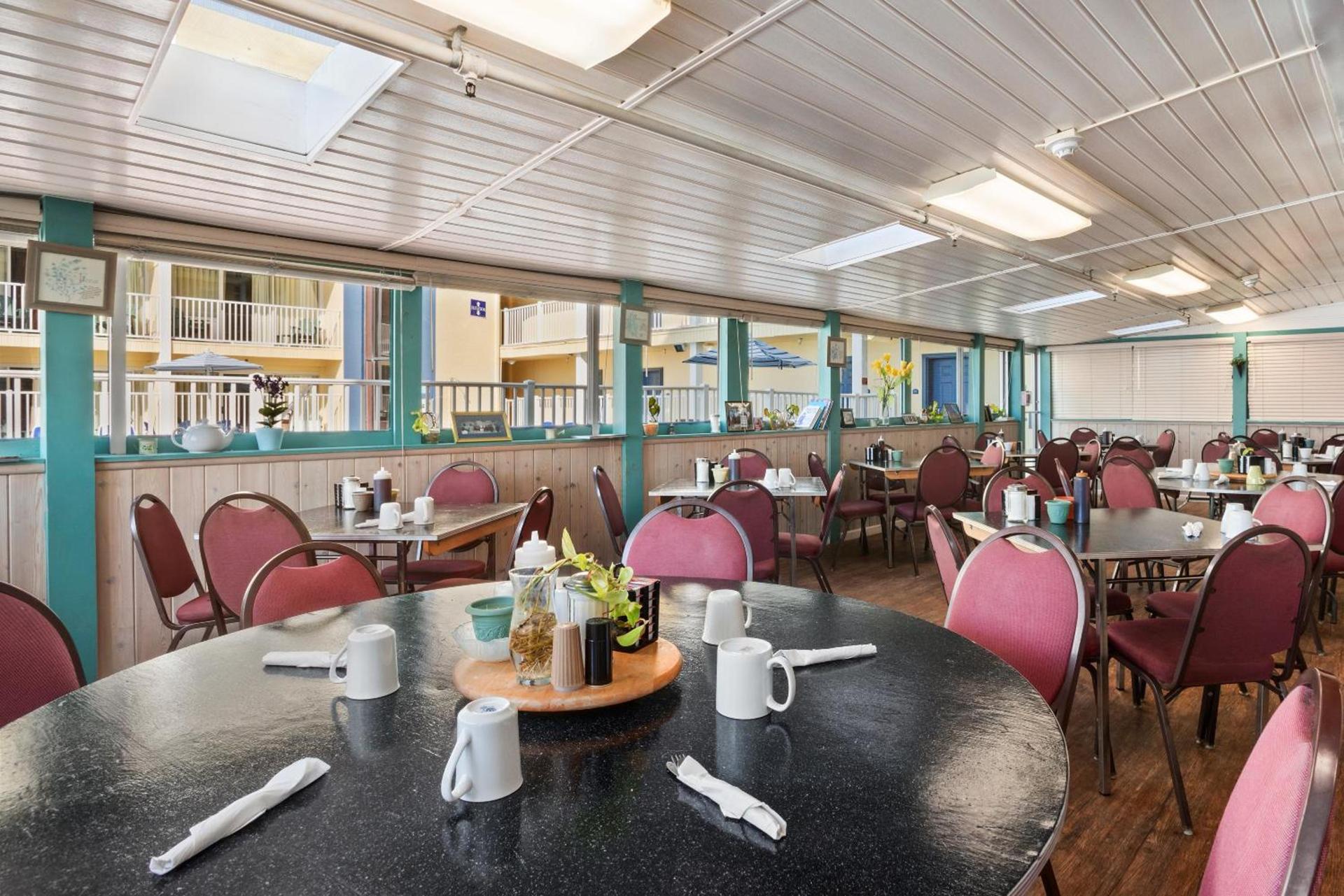 Howard Johnson by Wyndham Ocean City Oceanfront photo 49