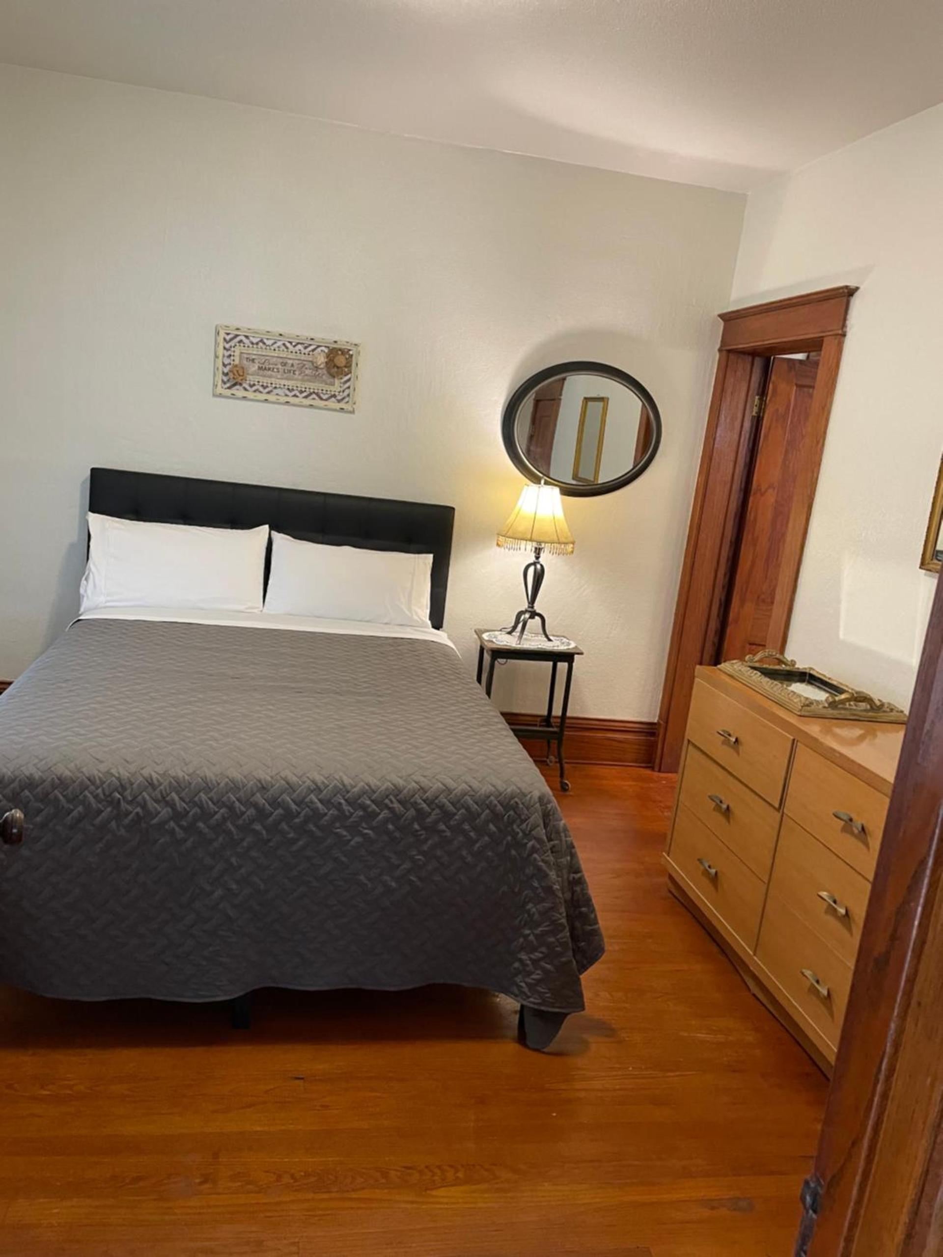 East Side Motel & Cabins photo 16