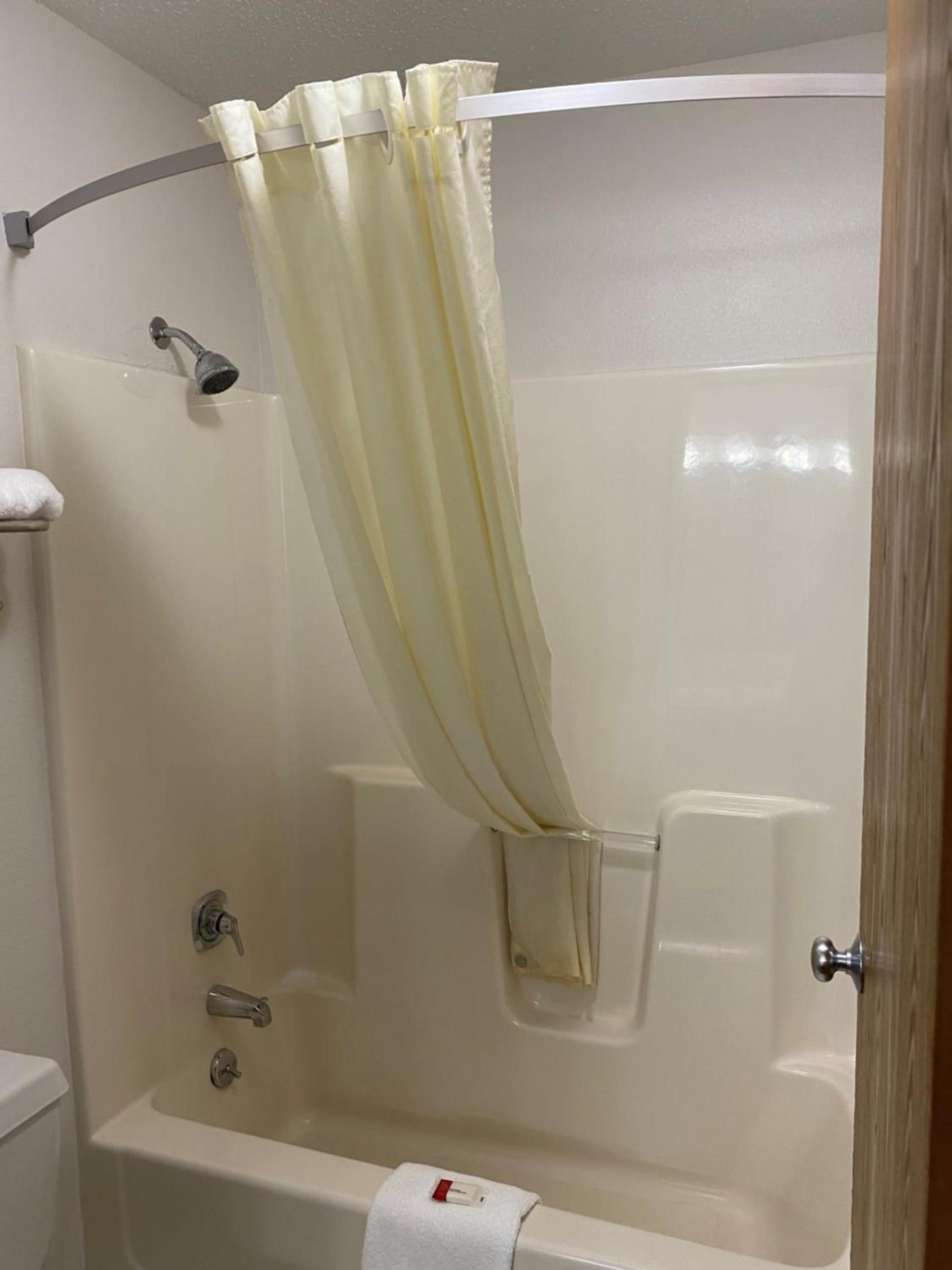 Super 8 by Wyndham Independence IA photo 26