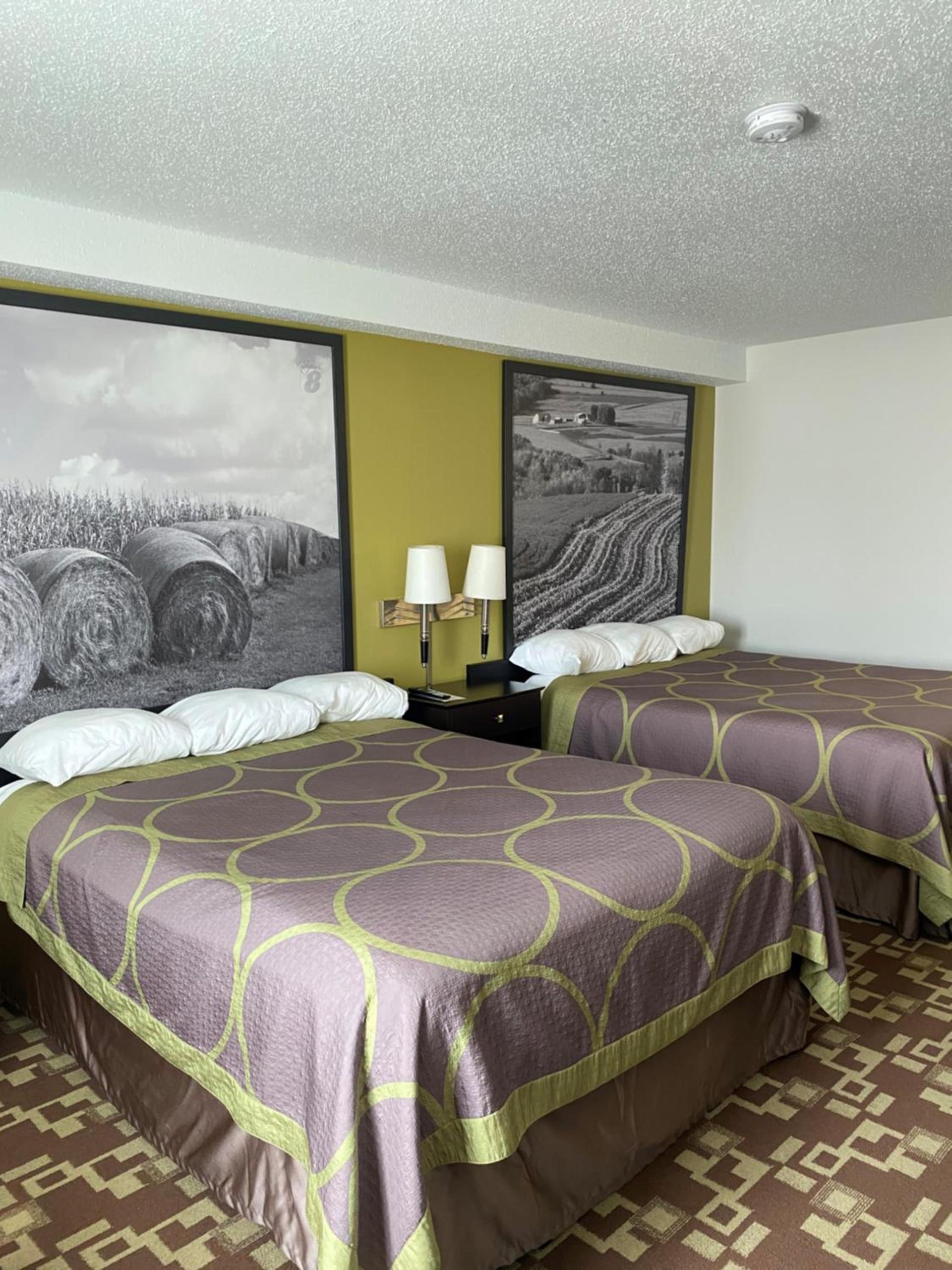 Super 8 by Wyndham Independence IA photo 10