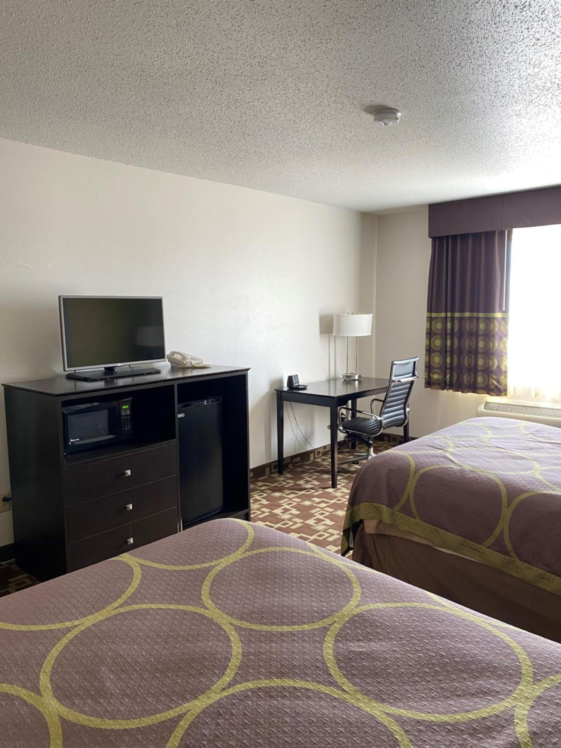 Super 8 by Wyndham Independence IA photo 14
