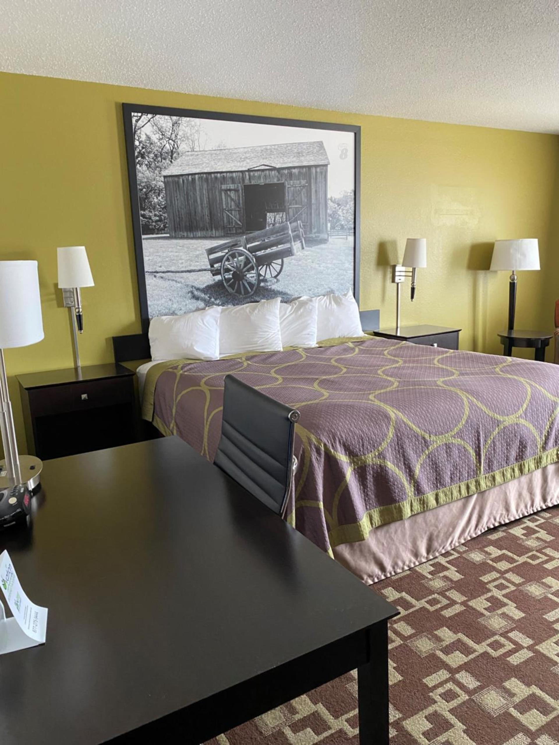 Super 8 by Wyndham Independence IA photo 17