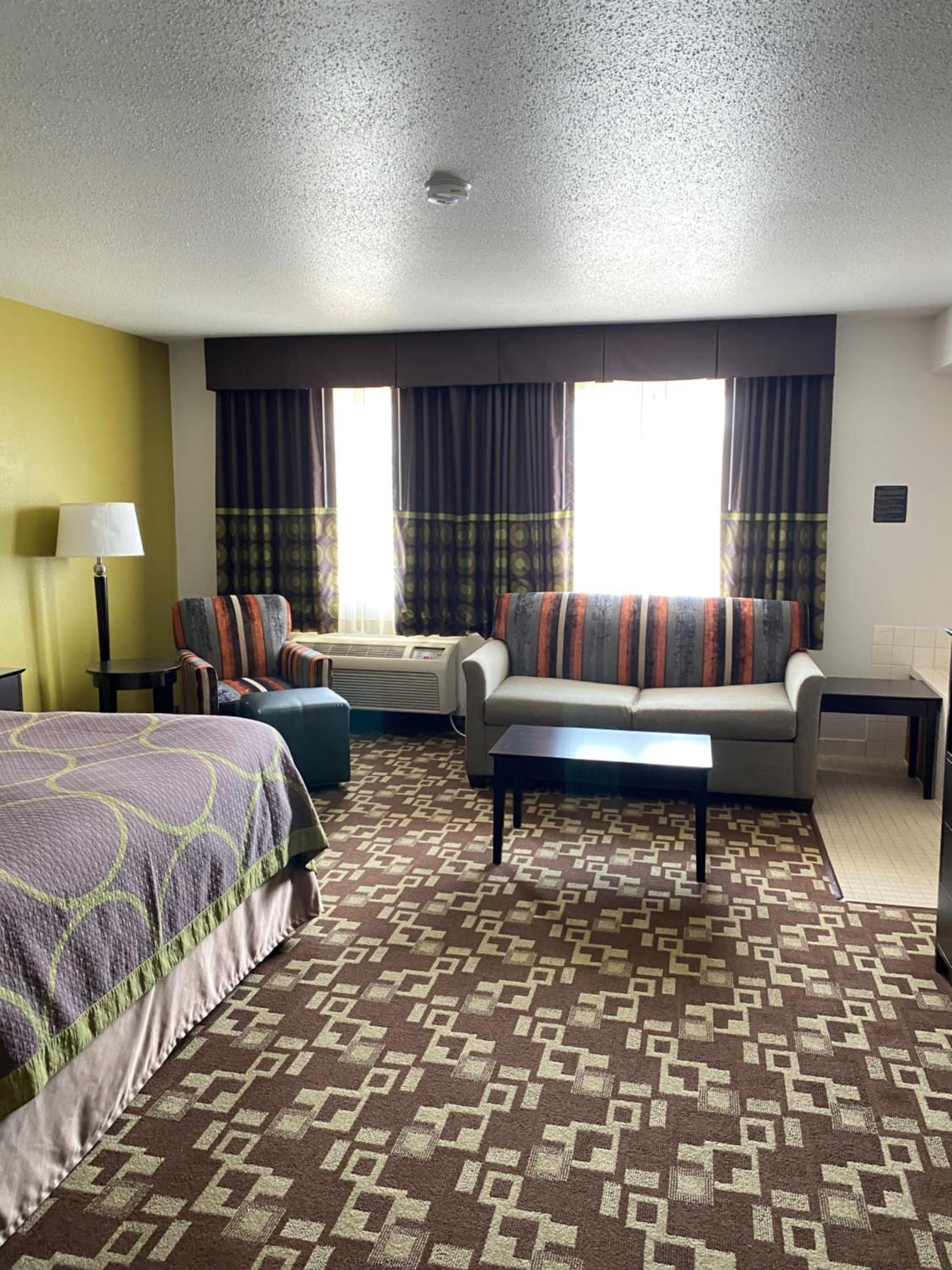 Super 8 by Wyndham Independence IA photo 19