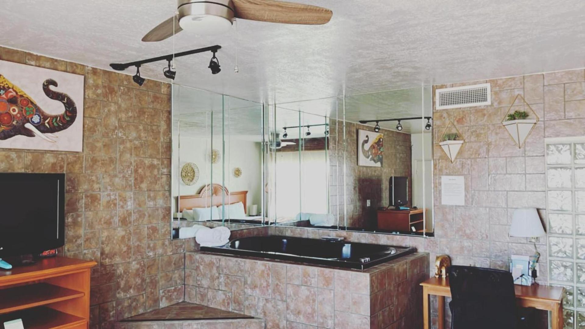 The Classic Desert Aire Hotel photo 12