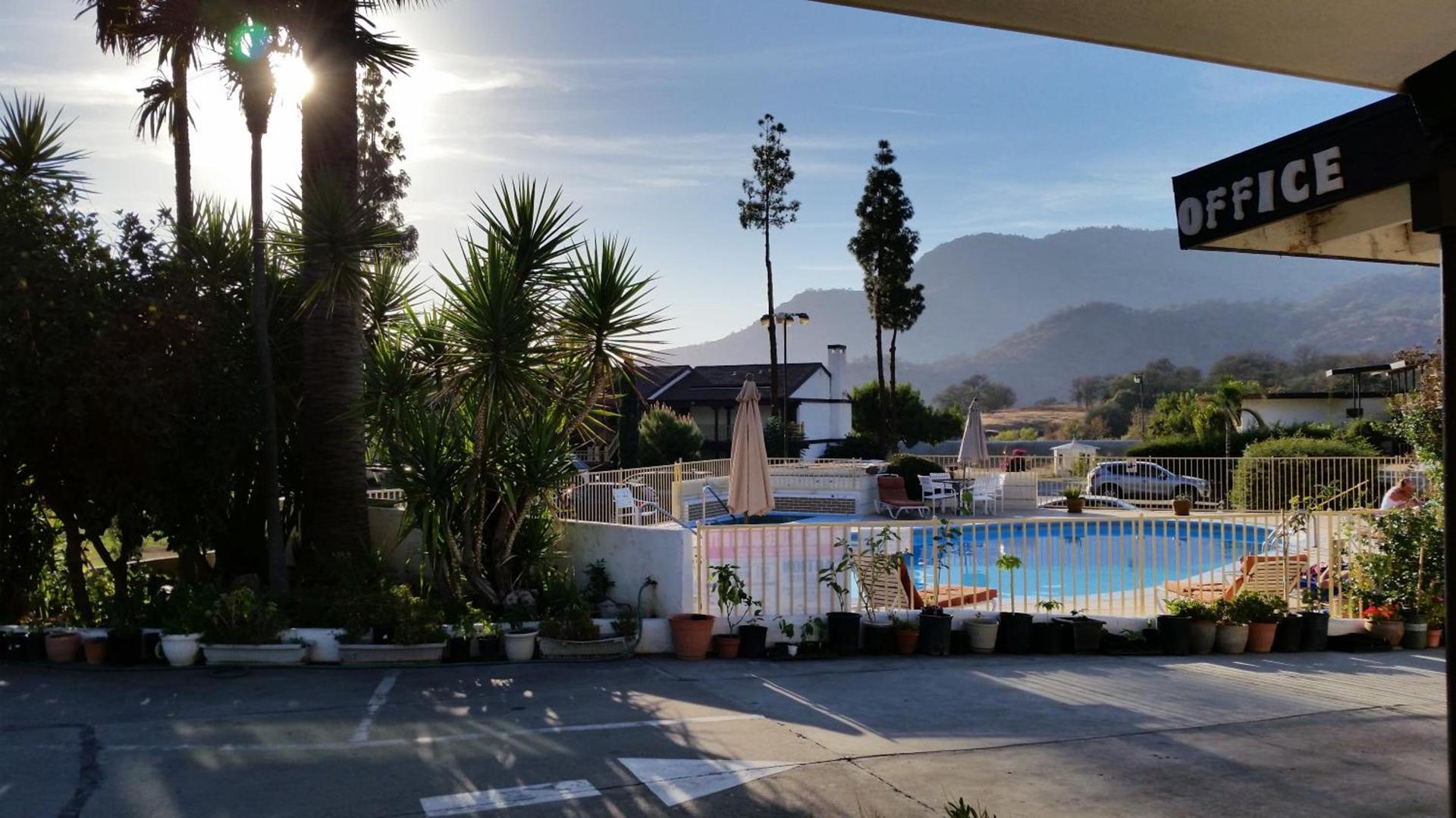 Western Holiday Lodge photo 2