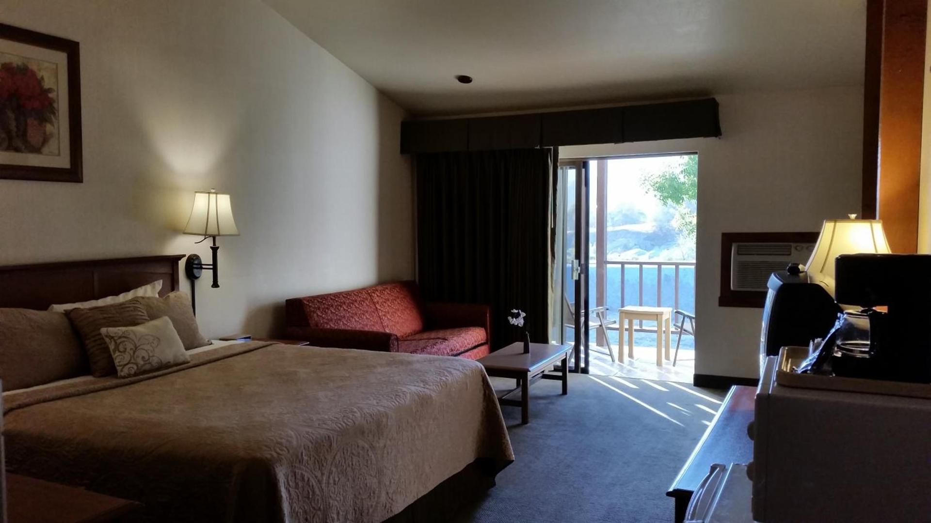Western Holiday Lodge photo 25