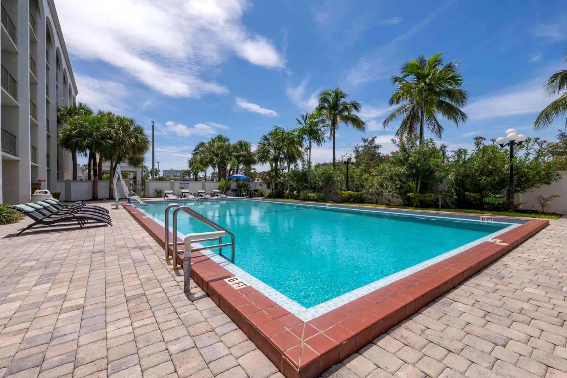 Best Western Plus North Miami-Bal Harbour photo 2