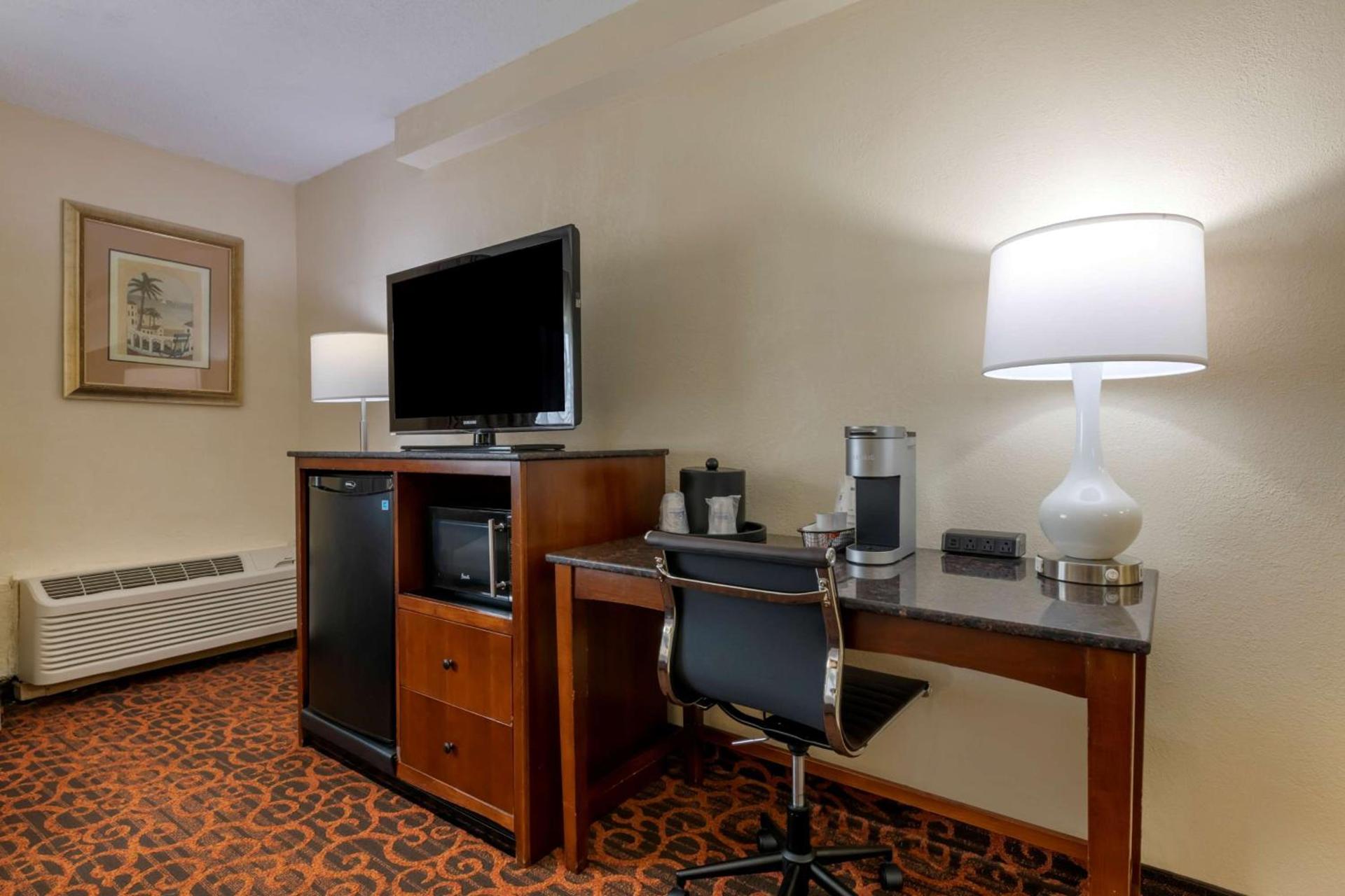 Best Western Plus North Miami-Bal Harbour photo 12