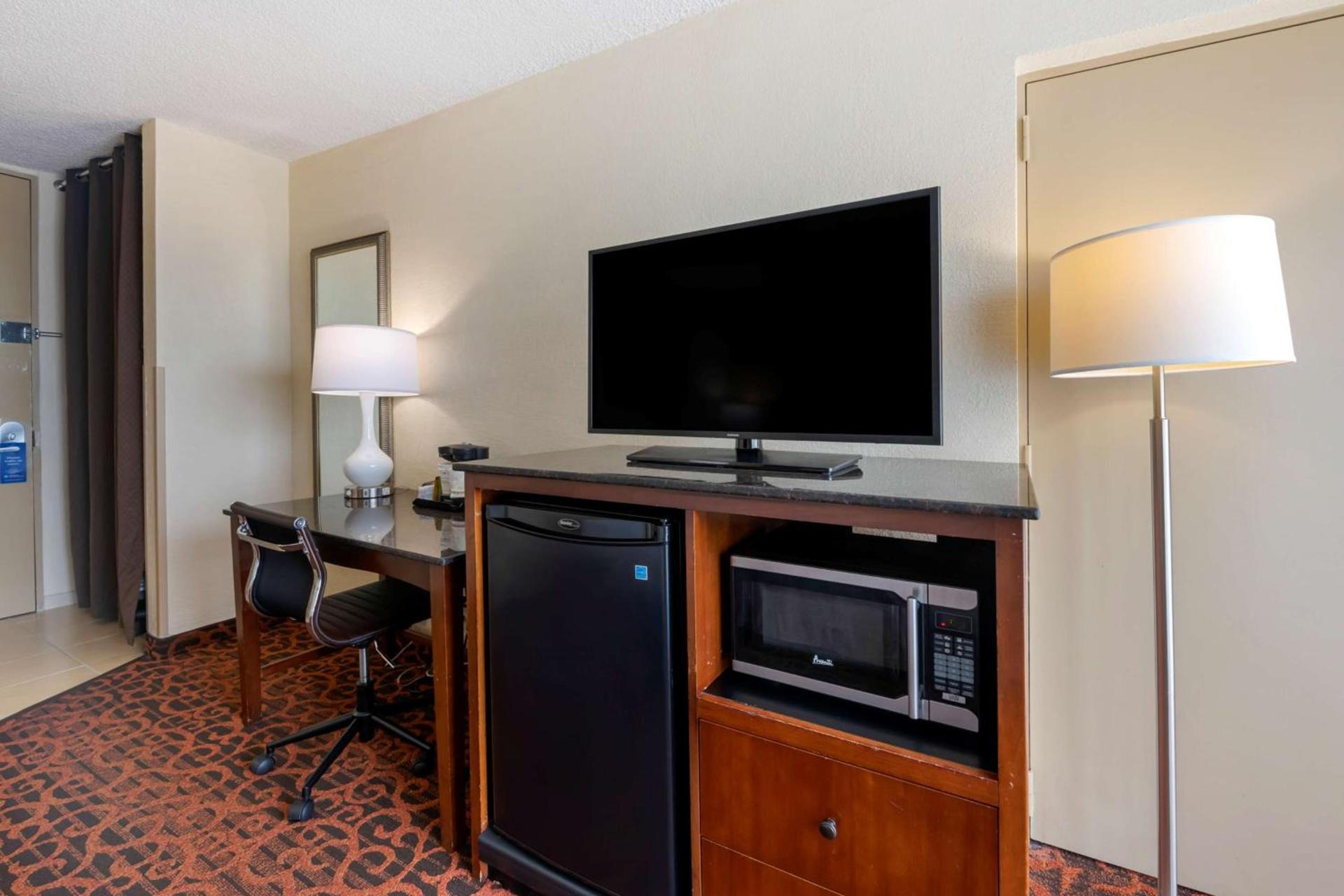 Best Western Plus North Miami-Bal Harbour photo 17