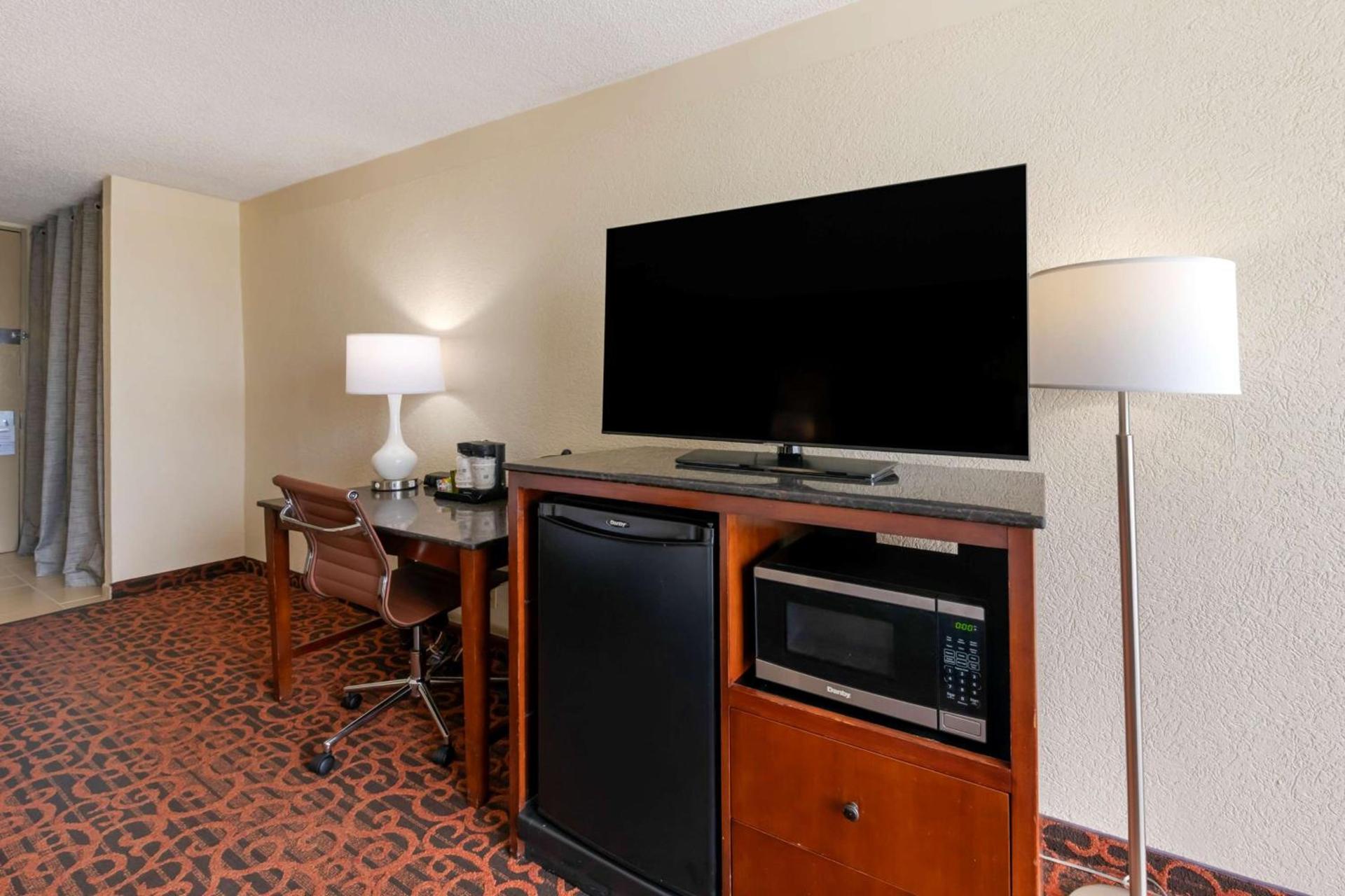 Best Western Plus North Miami-Bal Harbour photo 19