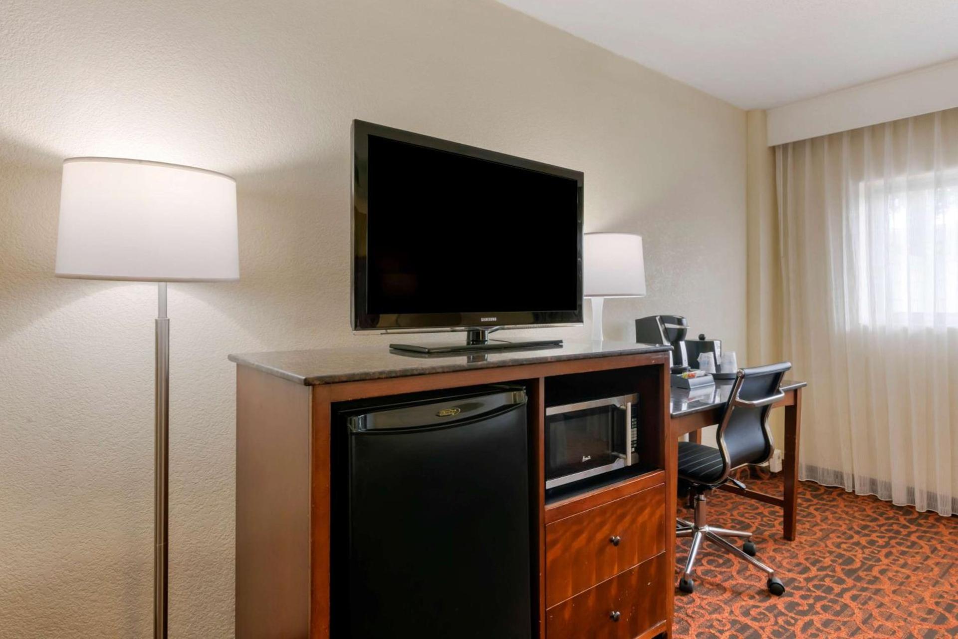 Best Western Plus North Miami-Bal Harbour photo 24