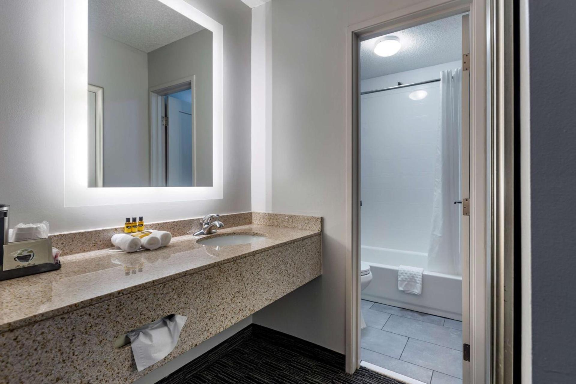 Best Western Plus Como Park Hotel photo 38