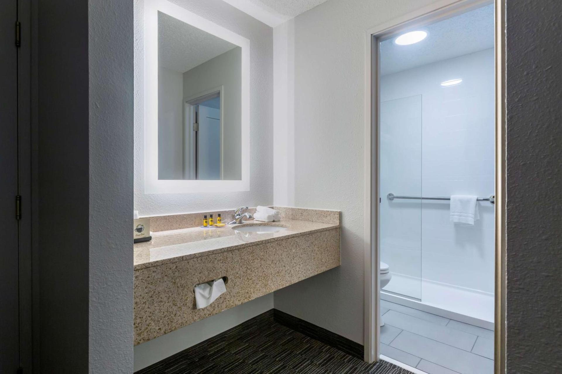 Best Western Plus Como Park Hotel photo 36
