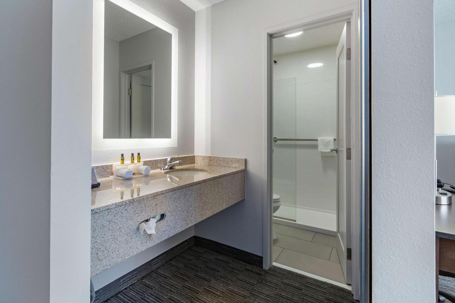 Best Western Plus Como Park Hotel photo 34