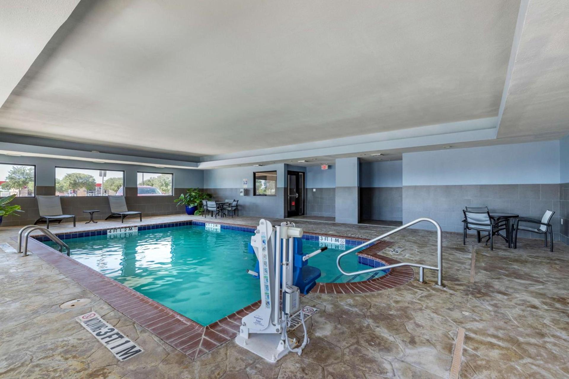 Best Western Plus Big Lake Inn photo 2