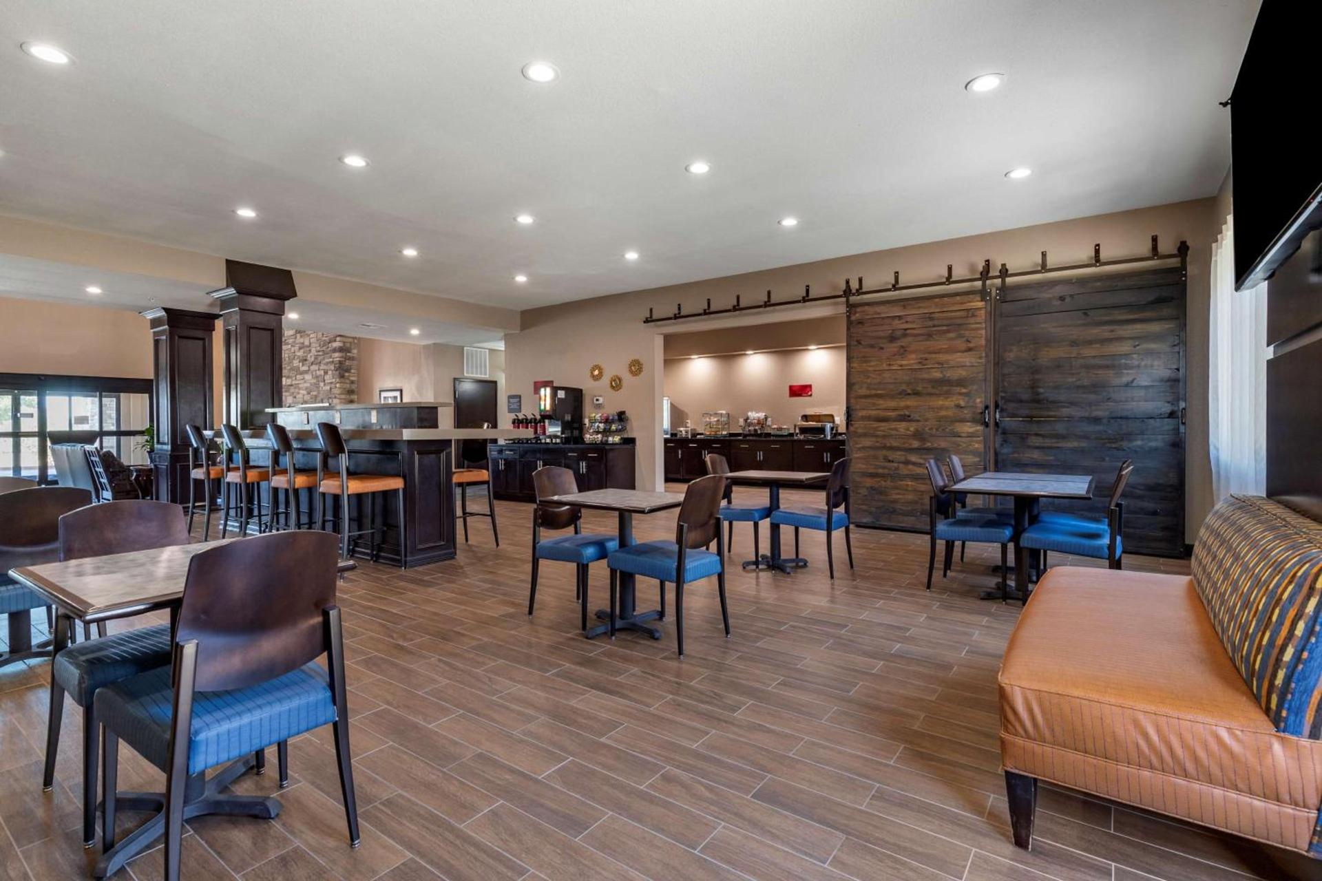Best Western Plus Big Lake Inn photo 29