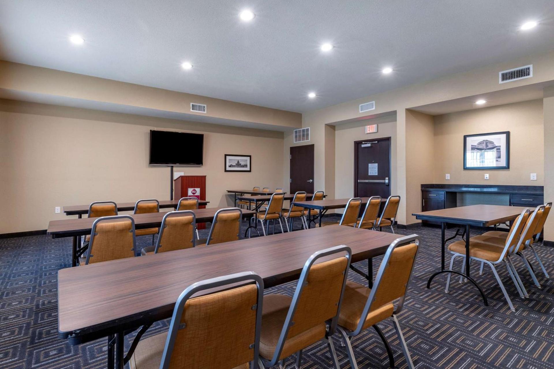Best Western Plus Big Lake Inn photo 5