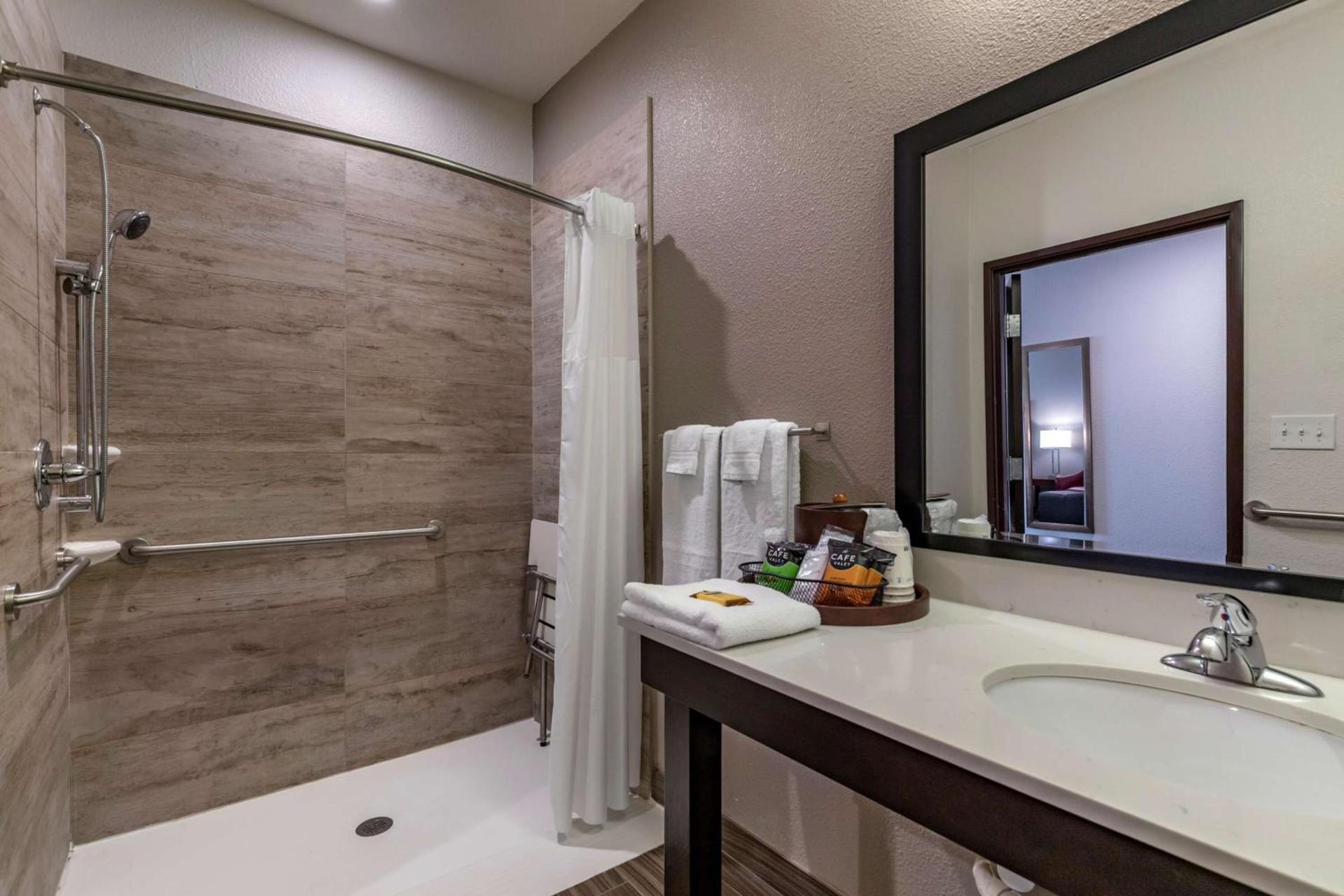 Best Western Plus Big Lake Inn photo 22