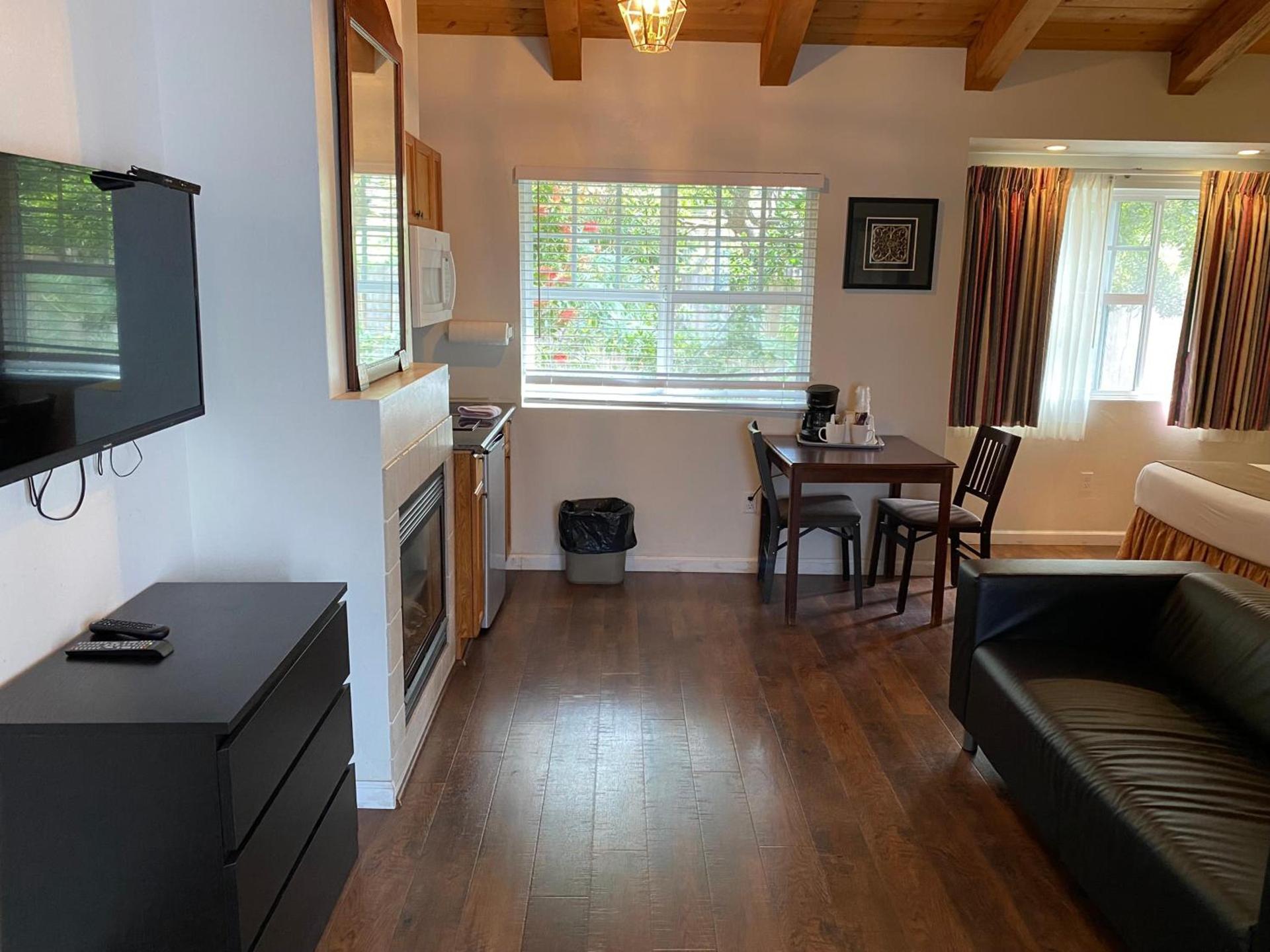 Bide-A-Wee Inn and Cottages photo 54