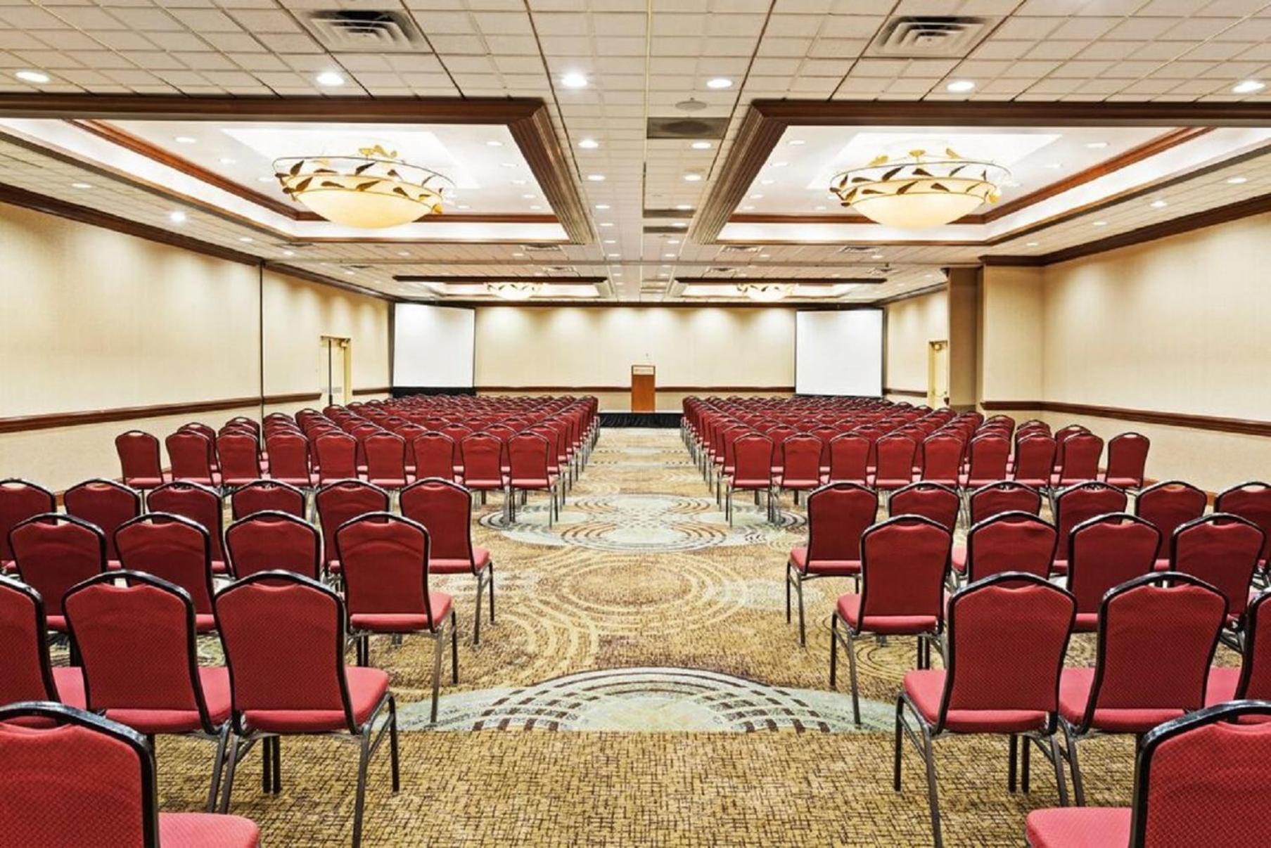 Crowne Plaza Knoxville Downtown University by IHG photo 9