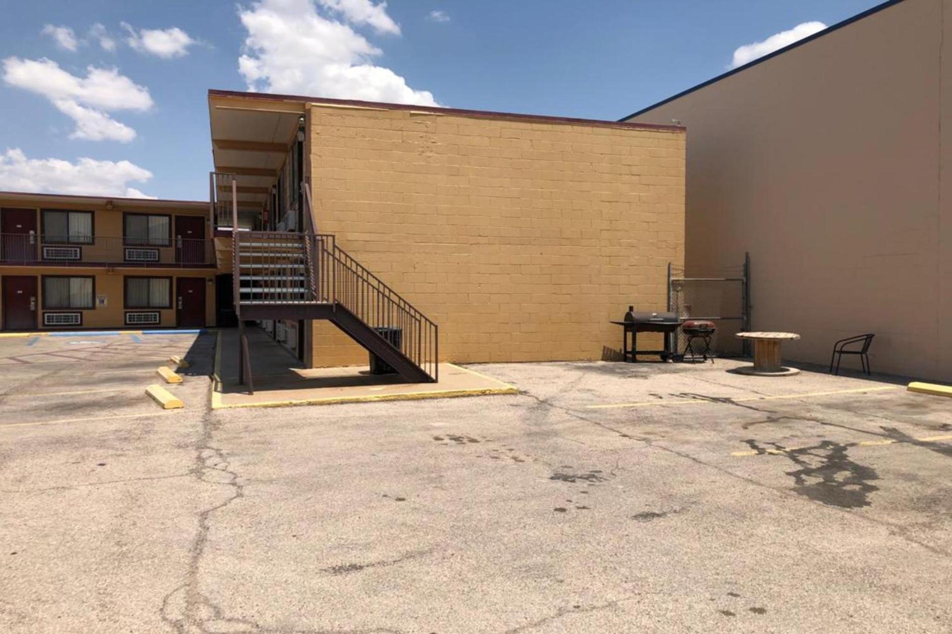 Oyo Hotel Odessa TX, East Business 20 photo 45