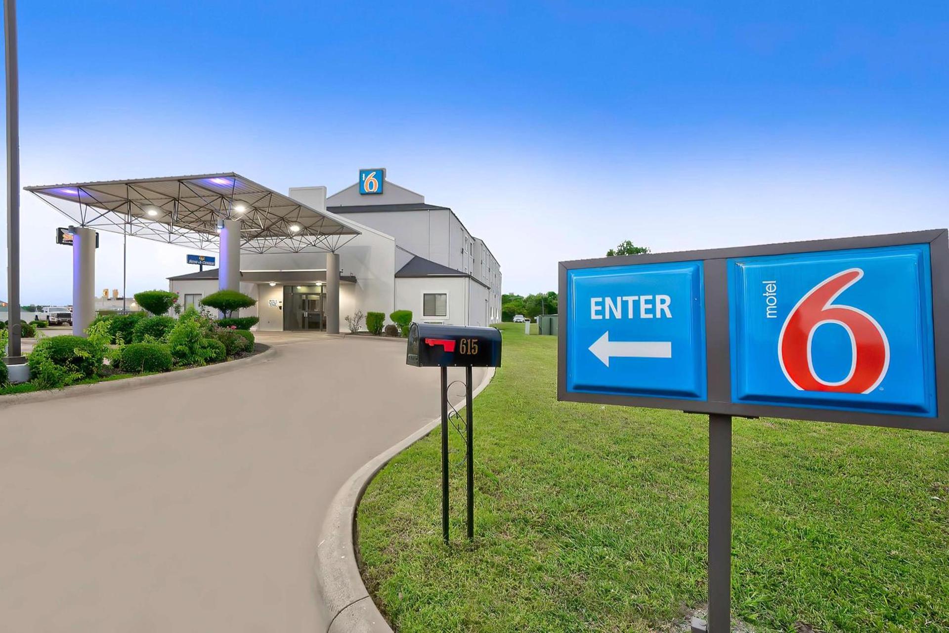 Motel 6-Denison, TX photo 2