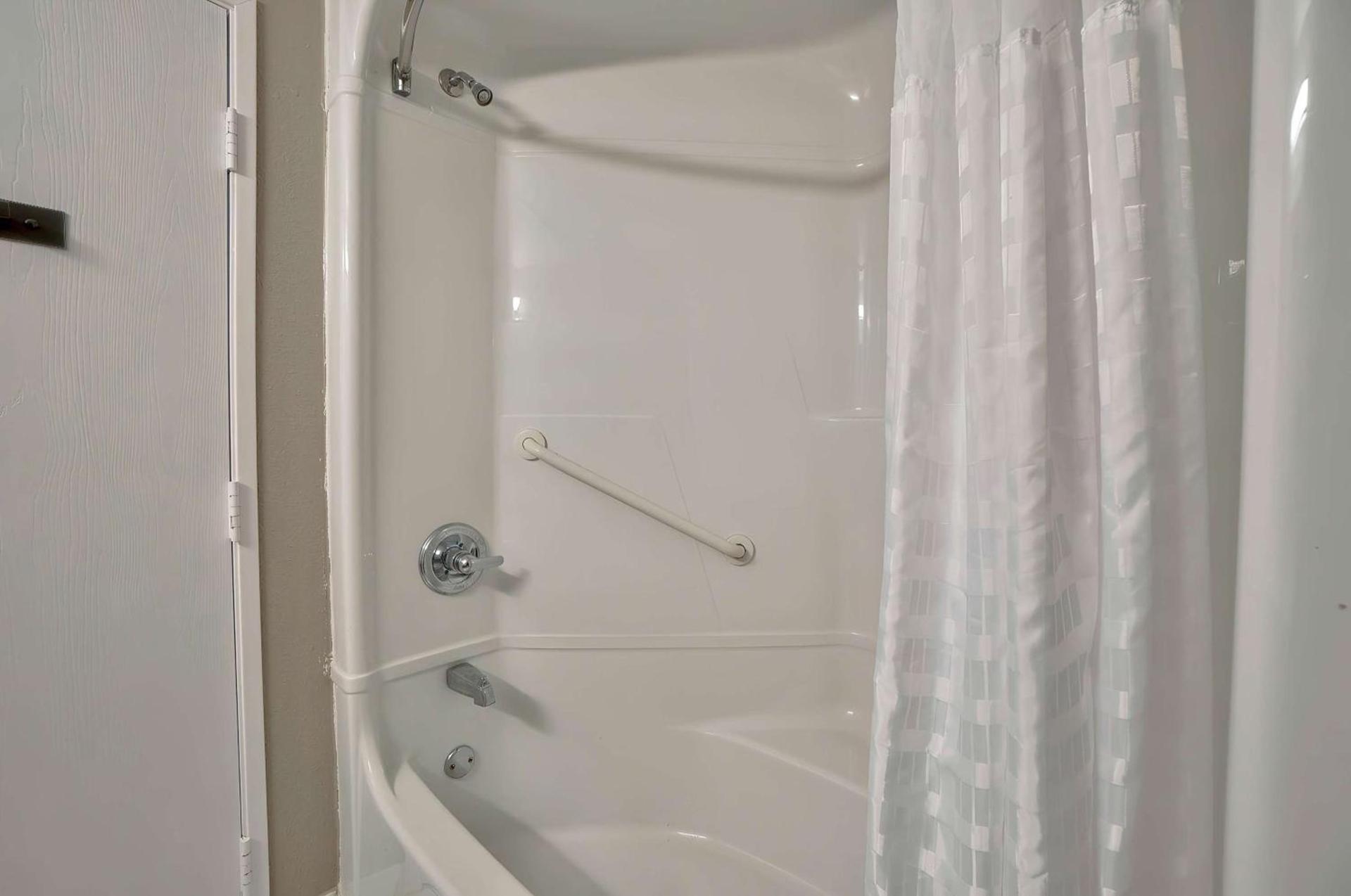 Motel 6-Denison, TX photo 20