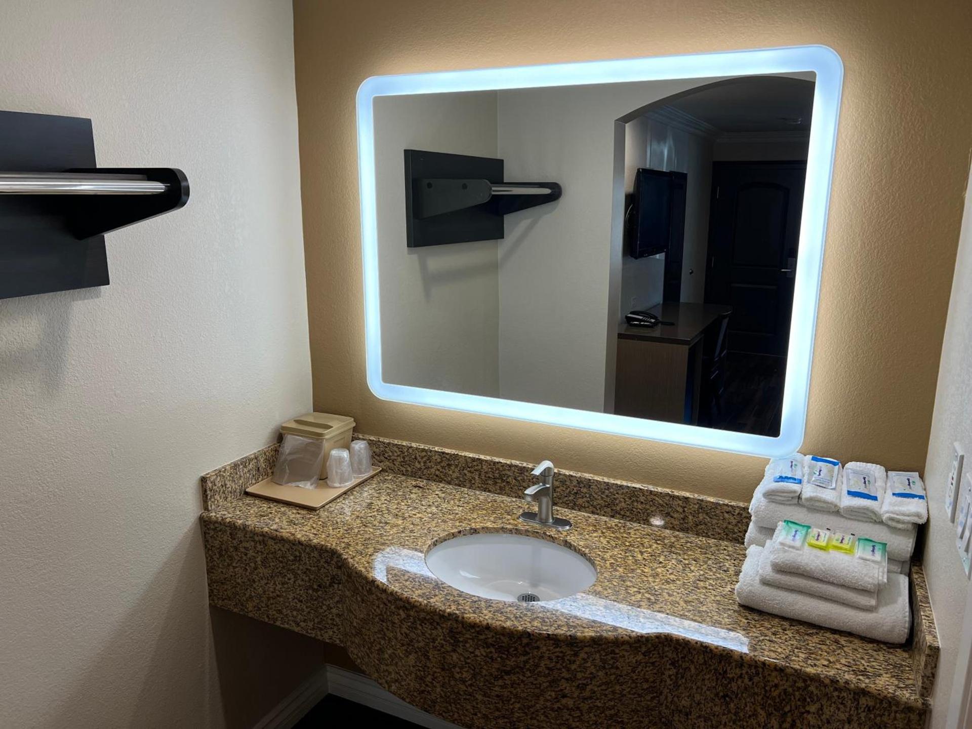 Walnut Inn & Suites West Covina photo 22