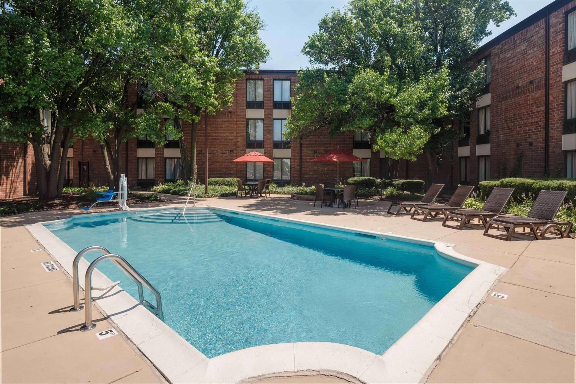 Best Western Chicago - Downers Grove photo 8