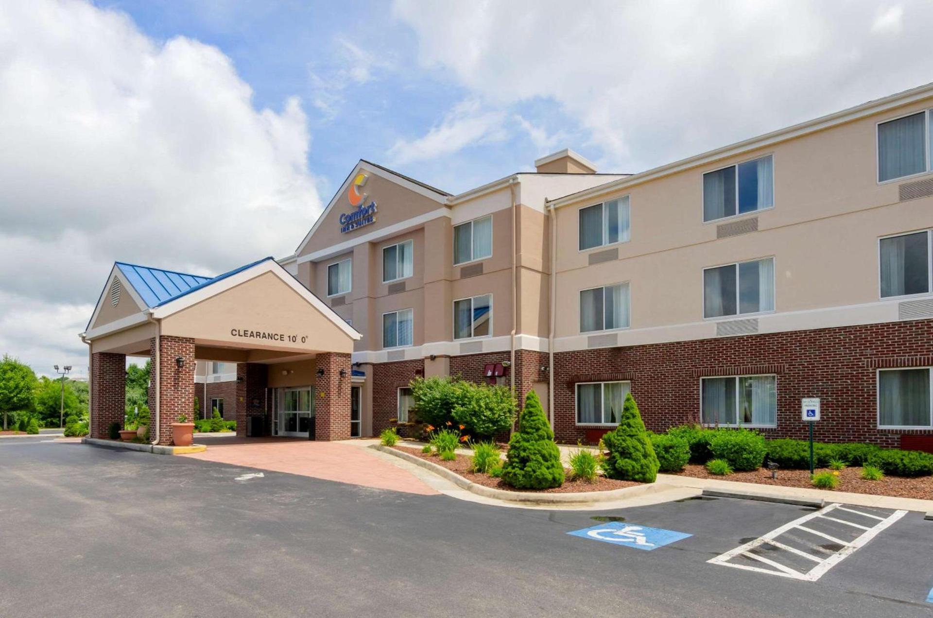 Comfort Inn & Suites Hillsville I-77 photo 3