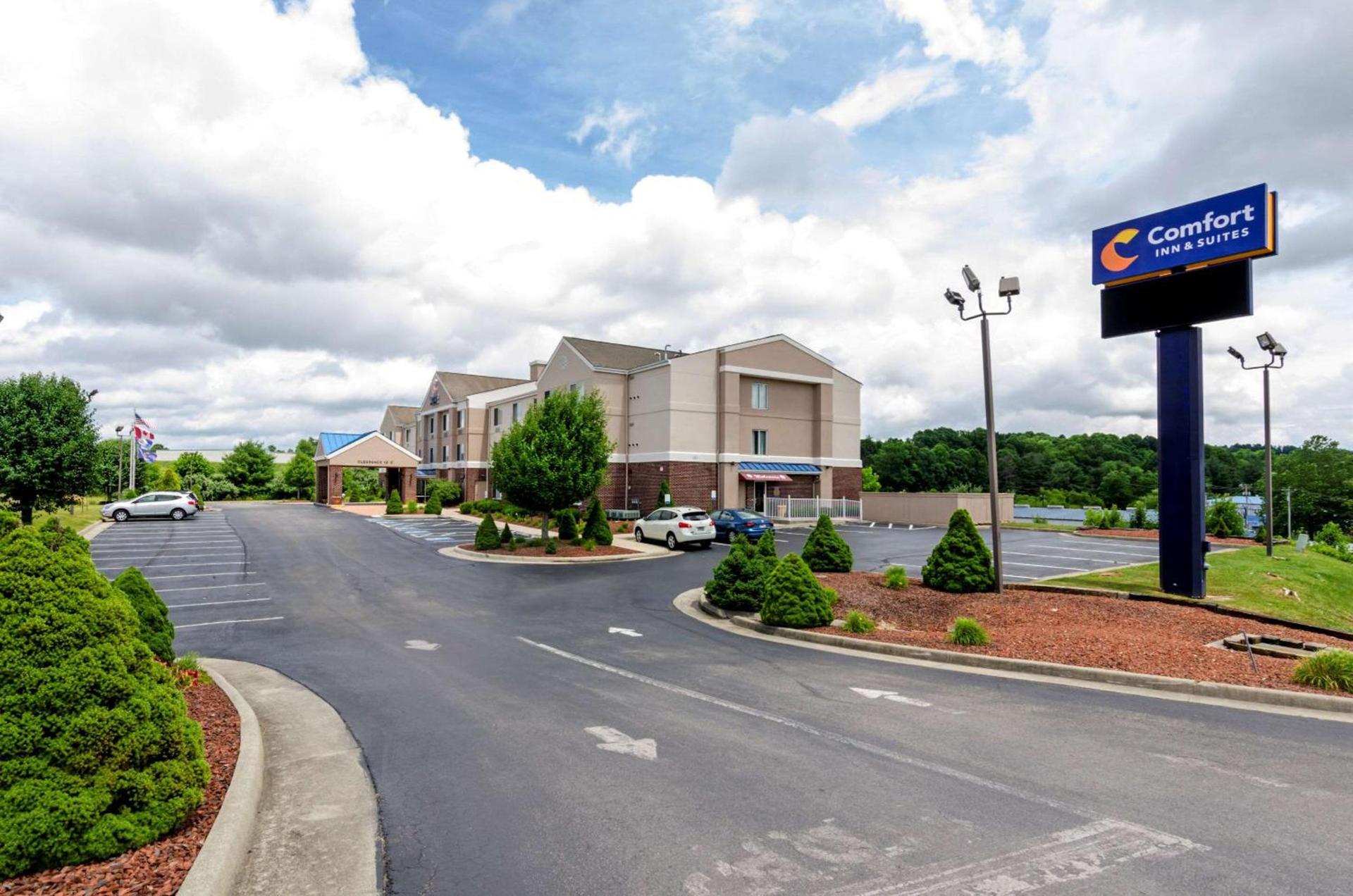 Comfort Inn & Suites Hillsville I-77 photo 2