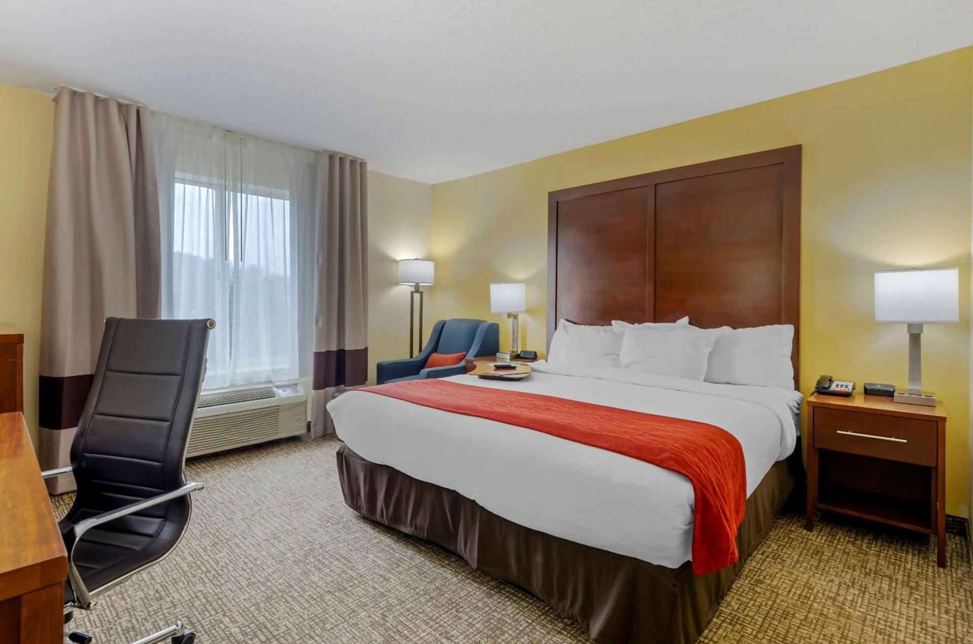 Comfort Inn & Suites Hillsville I-77 photo 8
