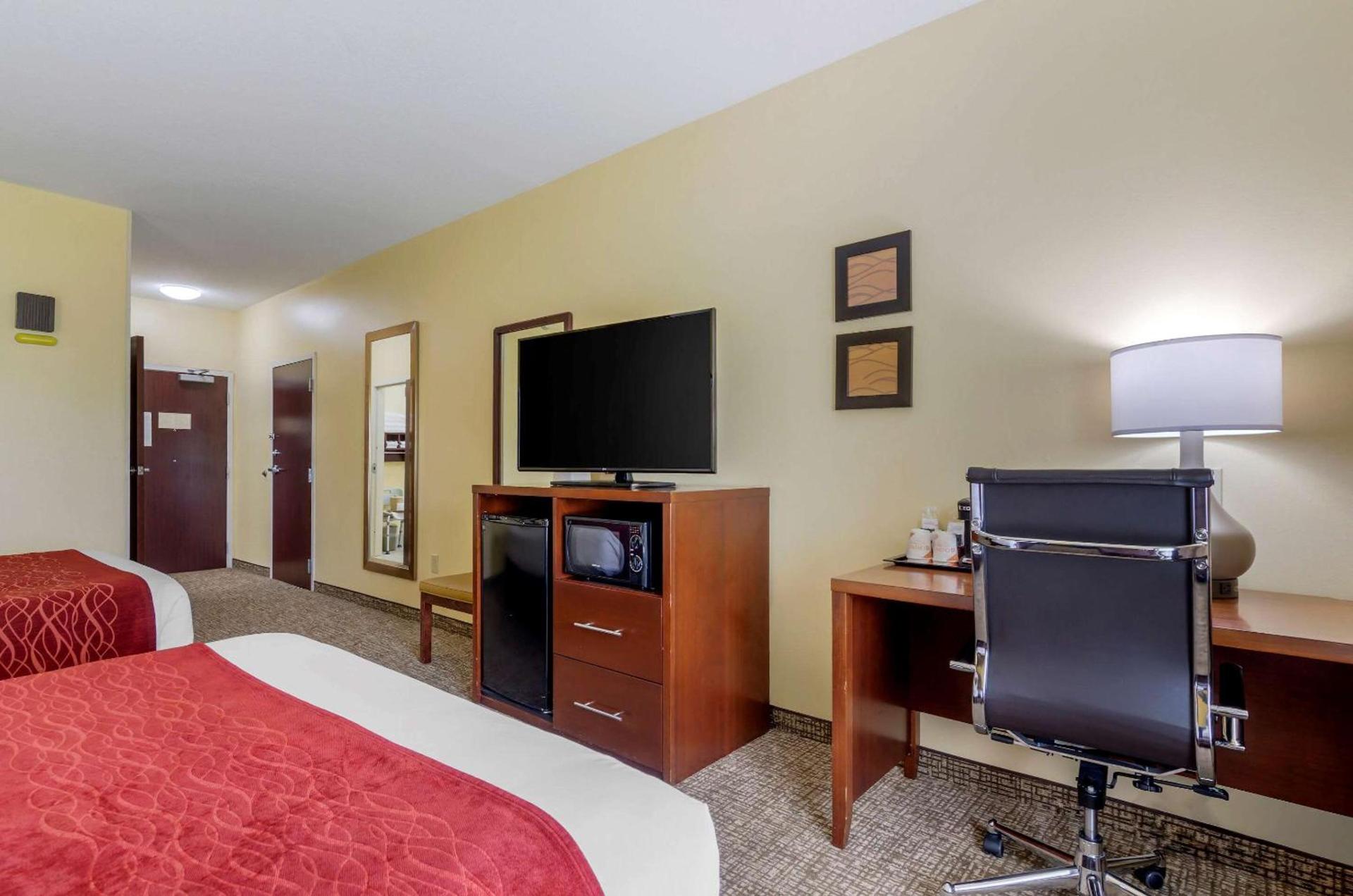 Comfort Inn & Suites Hillsville I-77 photo 10