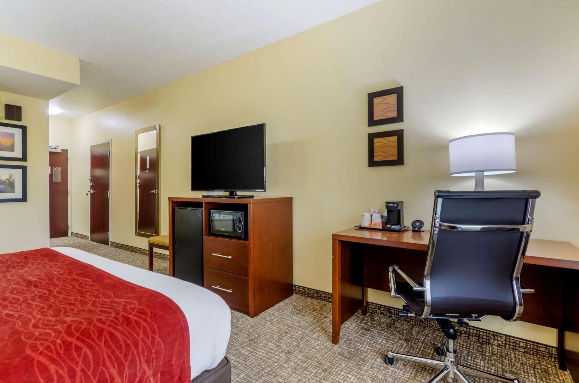 Comfort Inn & Suites Hillsville I-77 photo 27