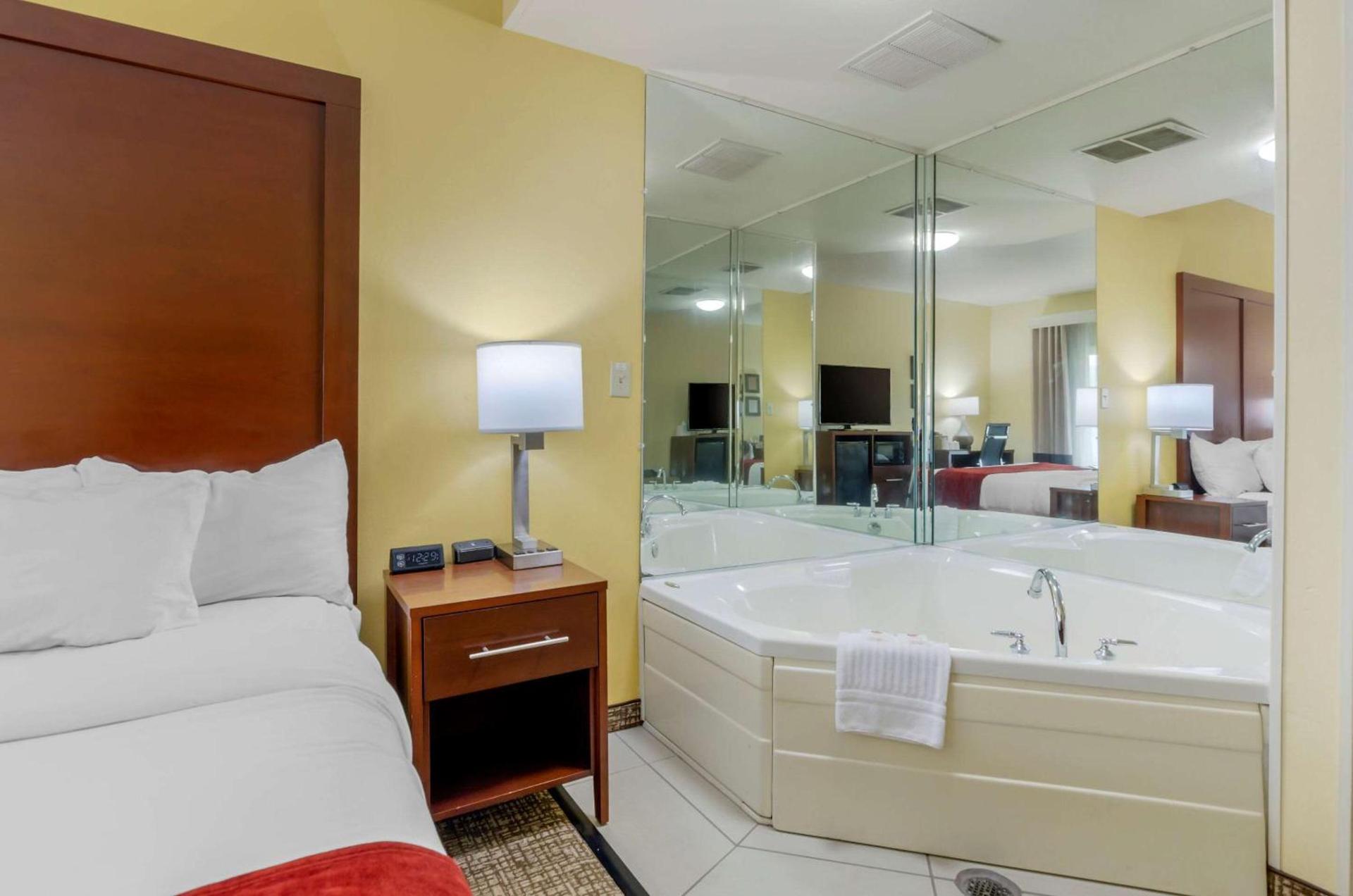 Comfort Inn & Suites Hillsville I-77 photo 25