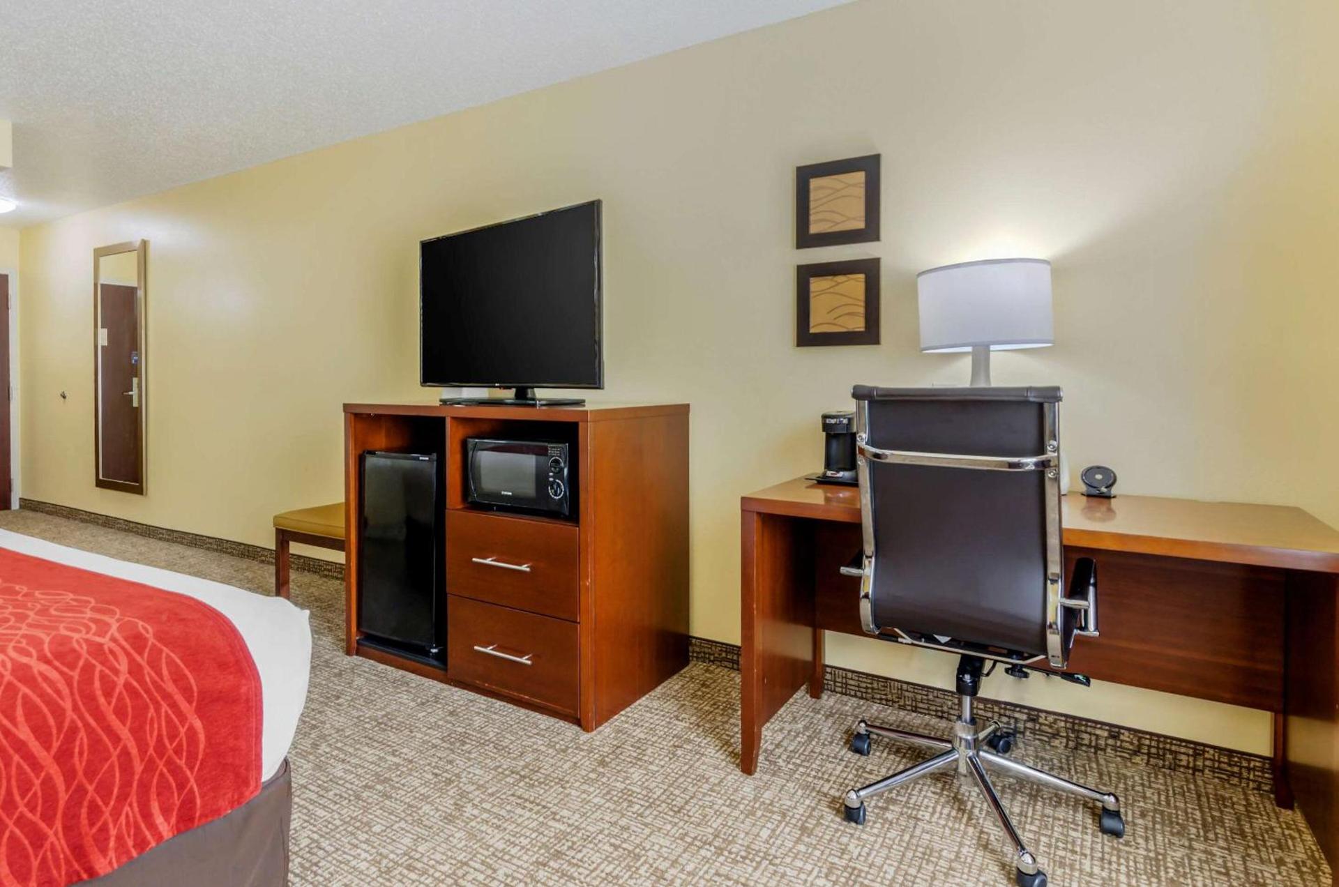 Comfort Inn & Suites Hillsville I-77 photo 31