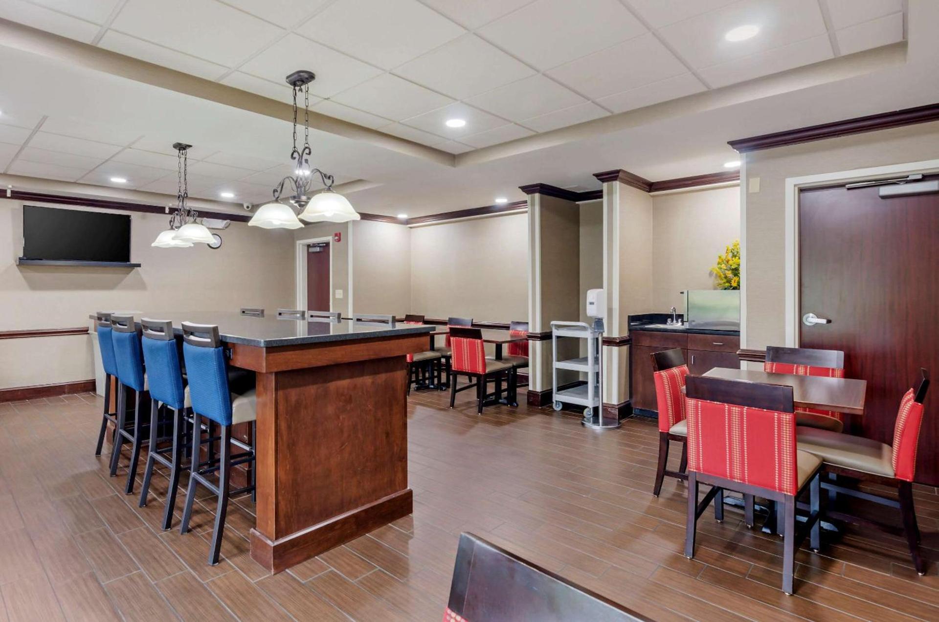 Comfort Inn & Suites Hillsville I-77 photo 38