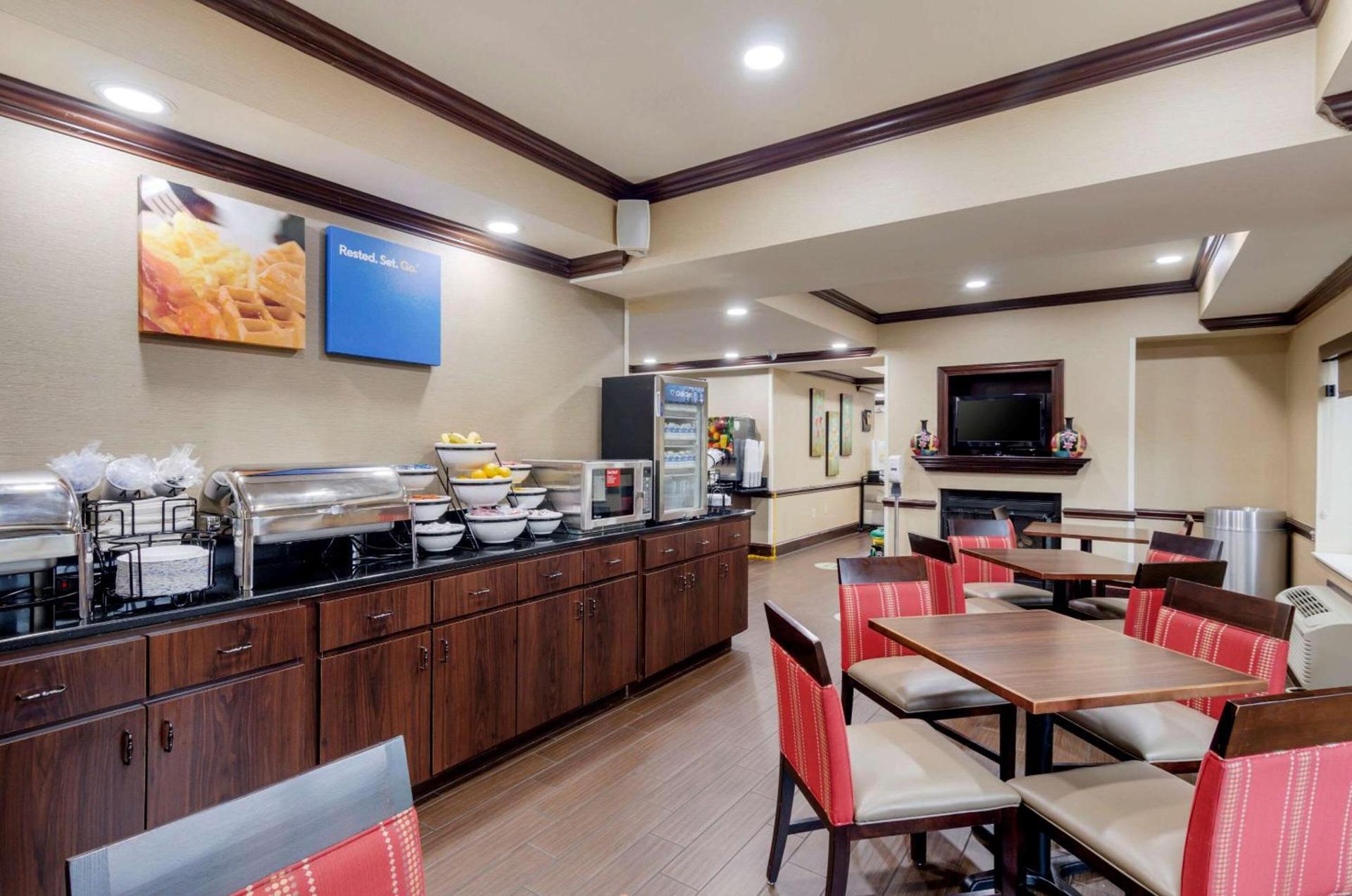 Comfort Inn & Suites Hillsville I-77 photo 39