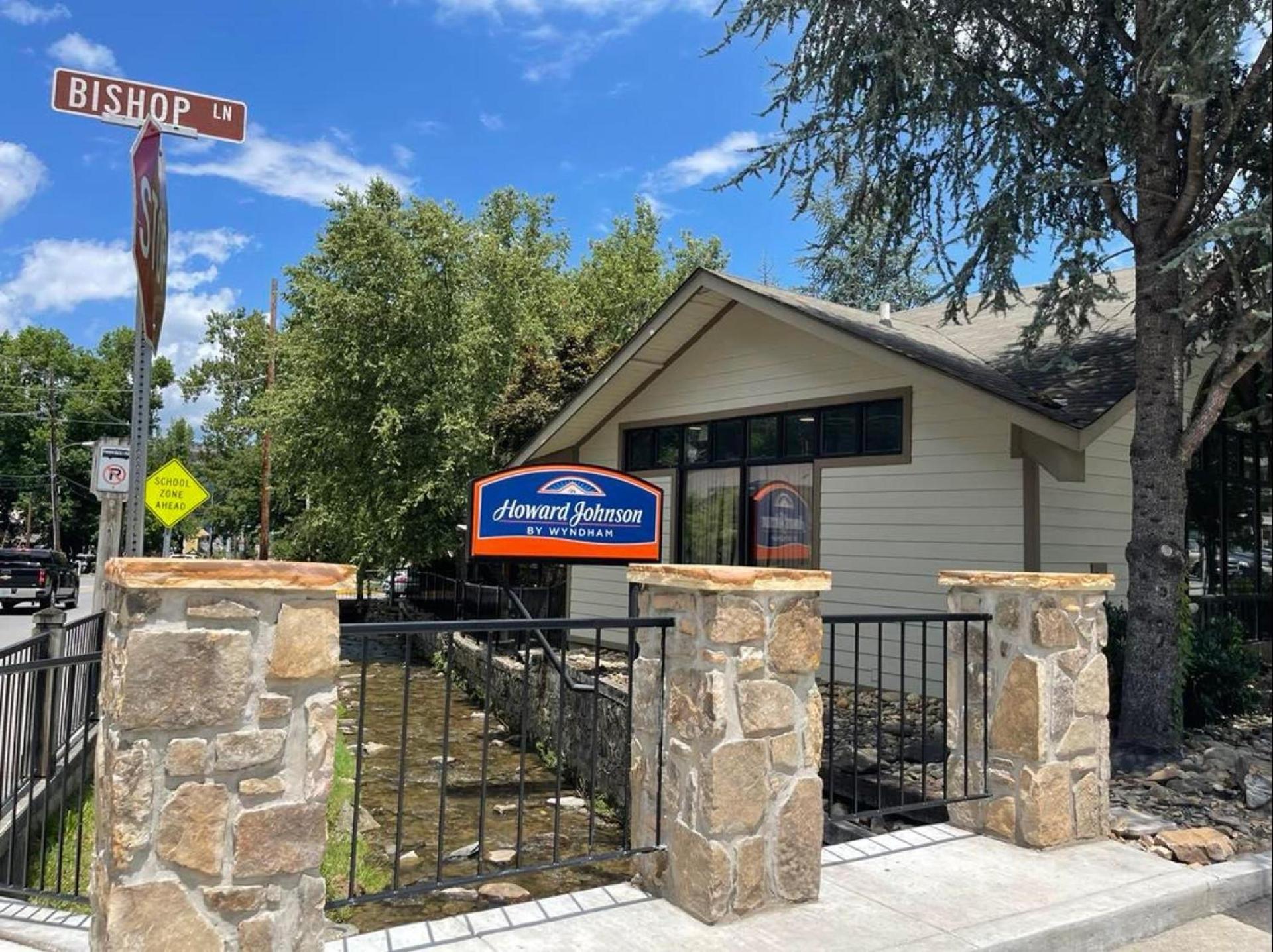 Best Western Johnson's Inn Downtown Gatlinburg — hotel in Gatlinburg
