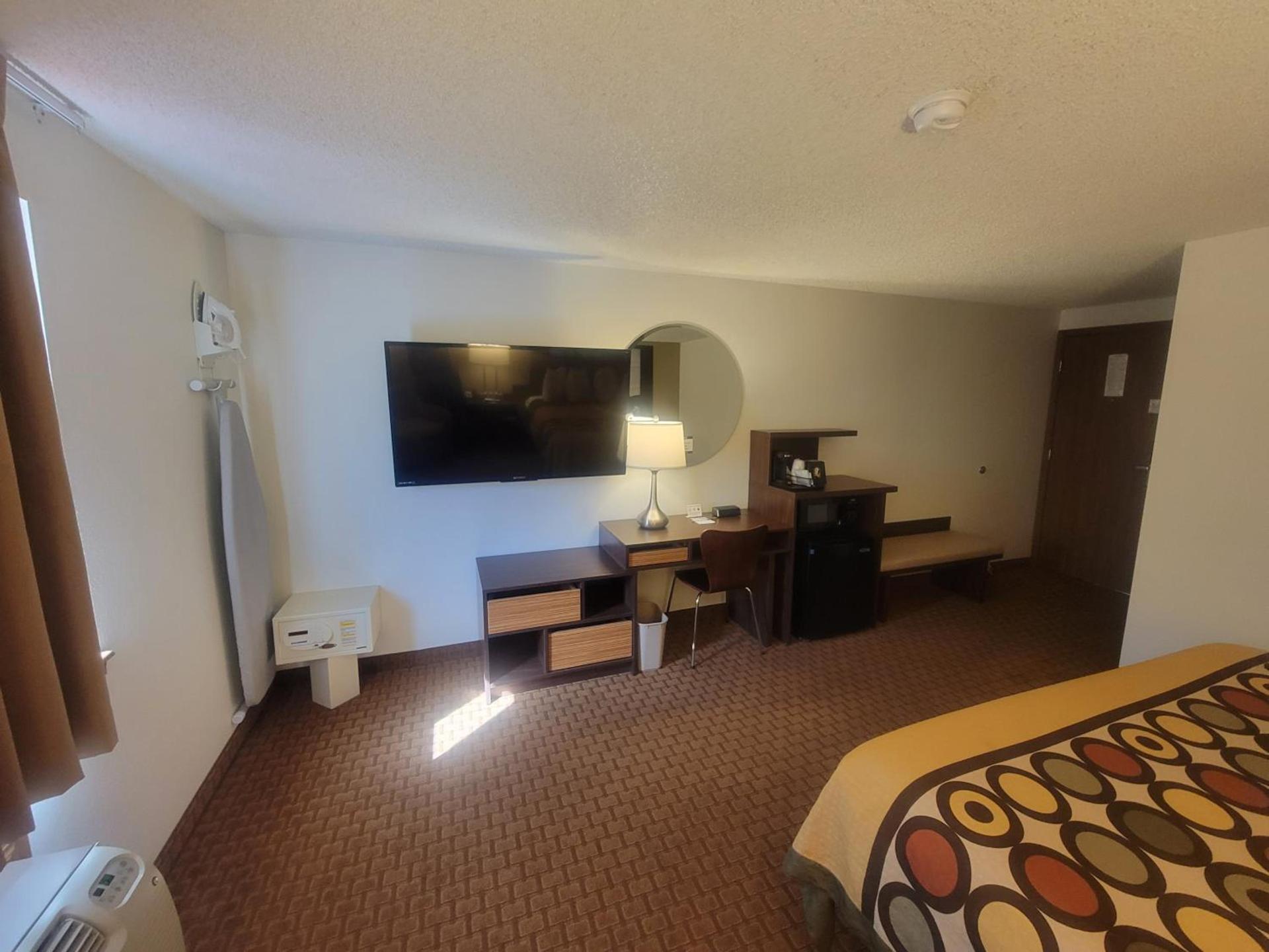 Super 8 by Wyndham Cody photo 49