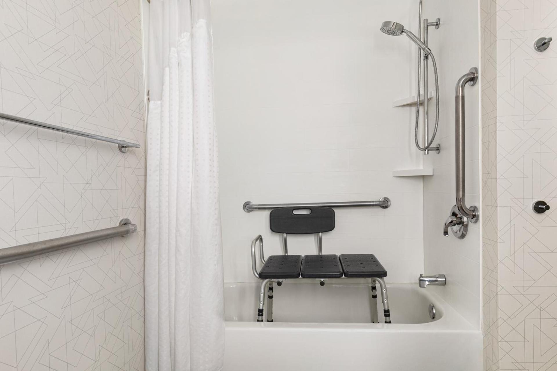 Holiday Inn Express & Suites Greenville-Downtown by IHG photo 29